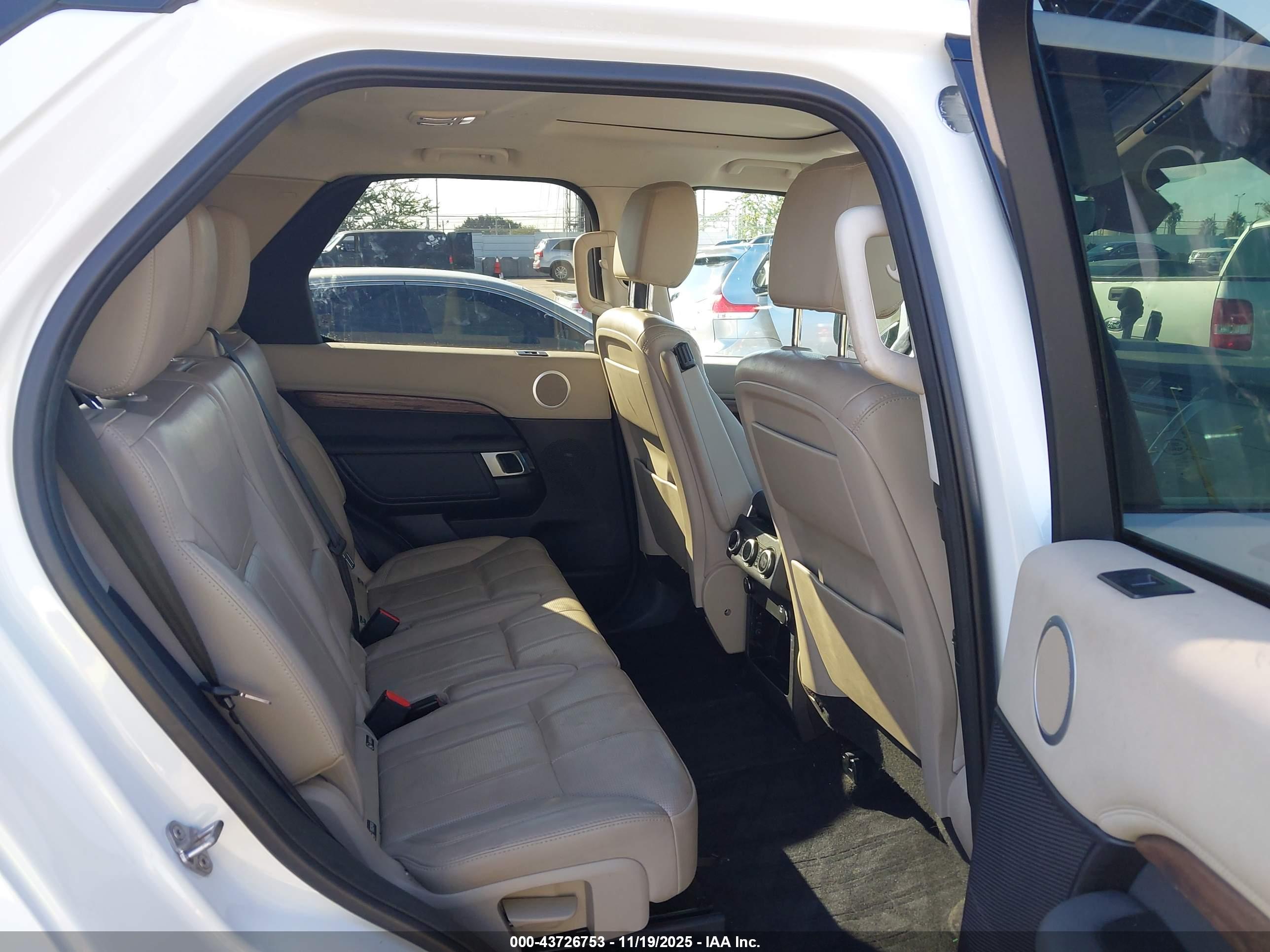 LAND ROVER image 8