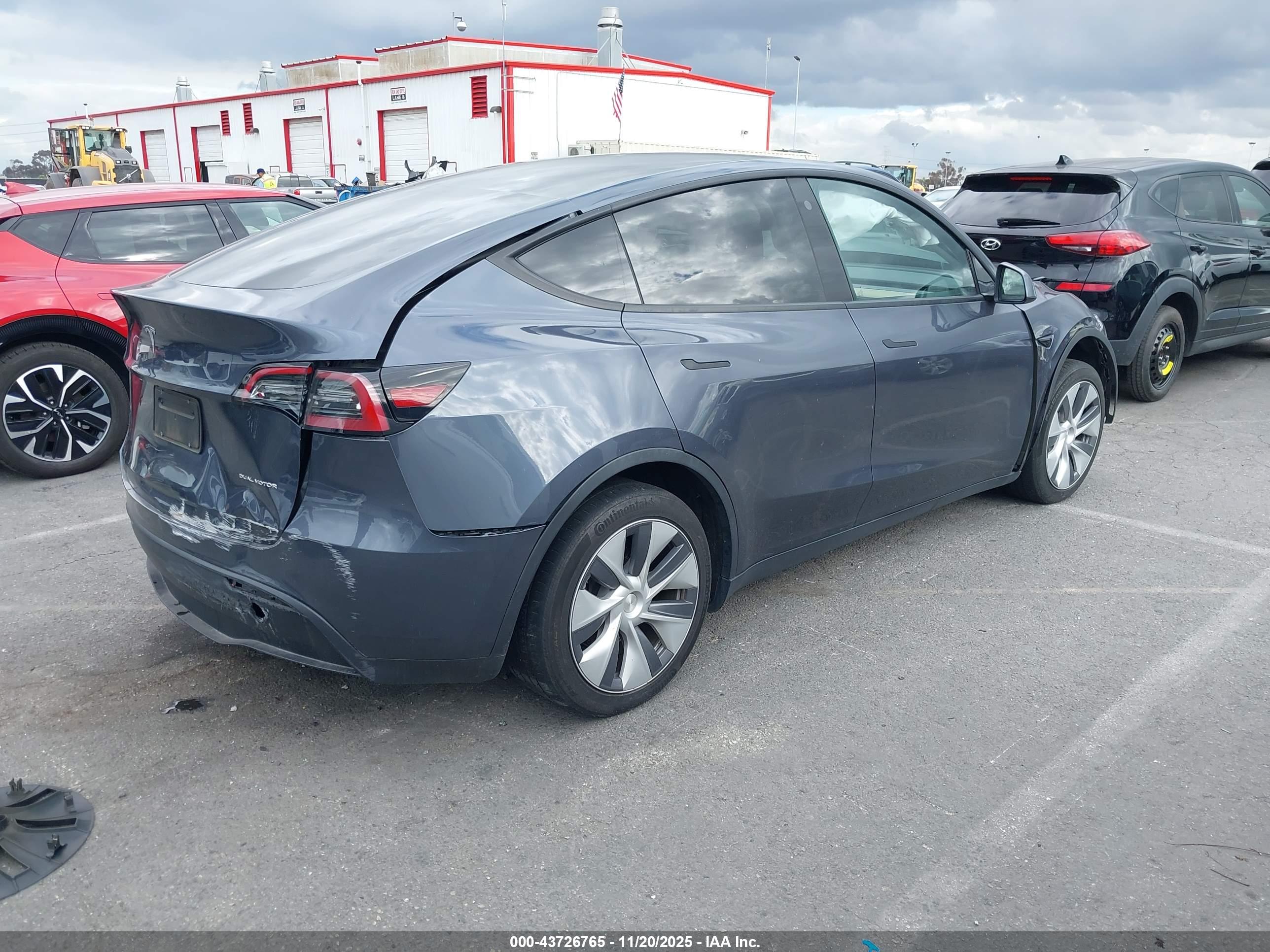 TESLA MODEL image 4