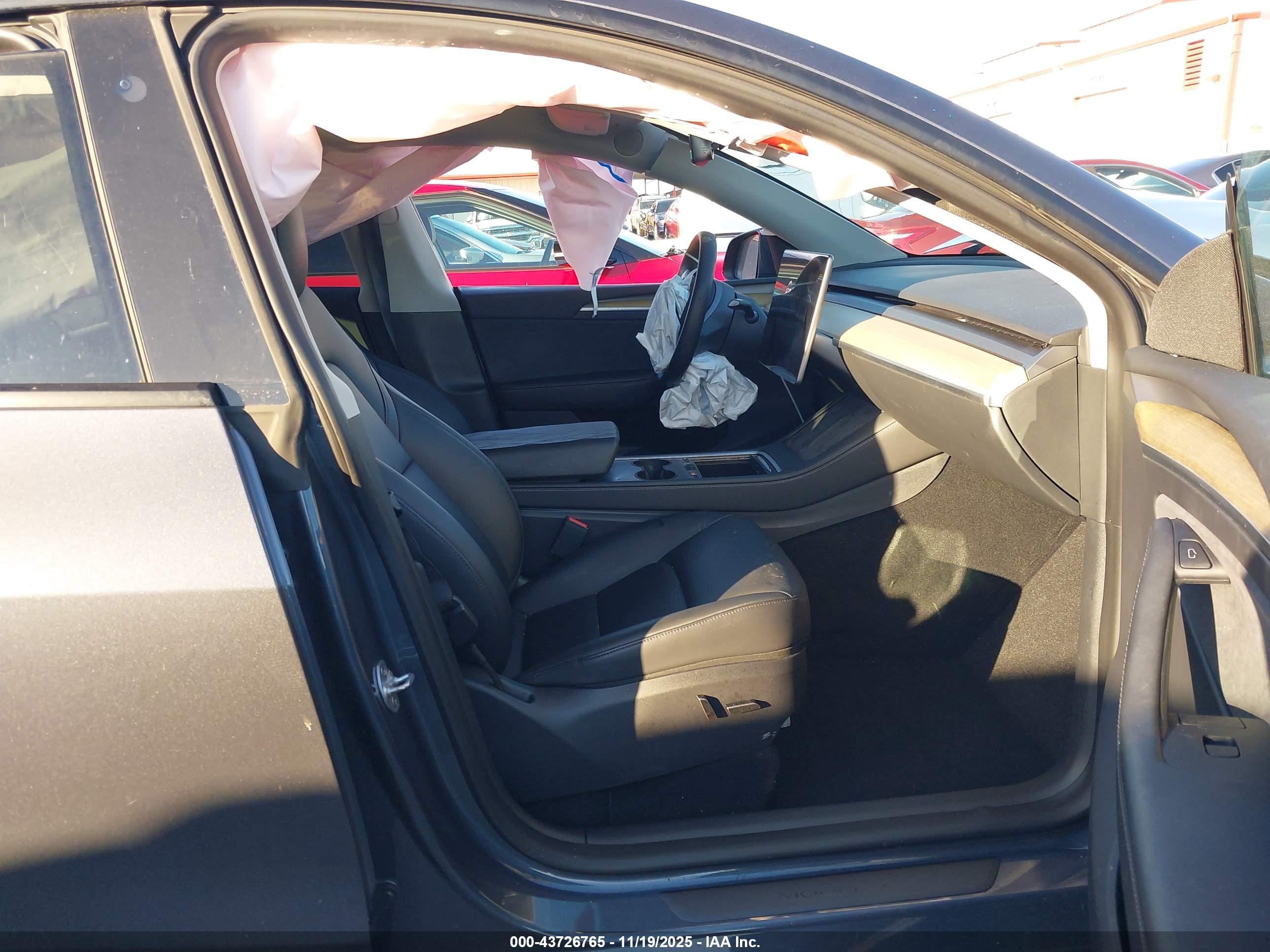 TESLA MODEL image 5