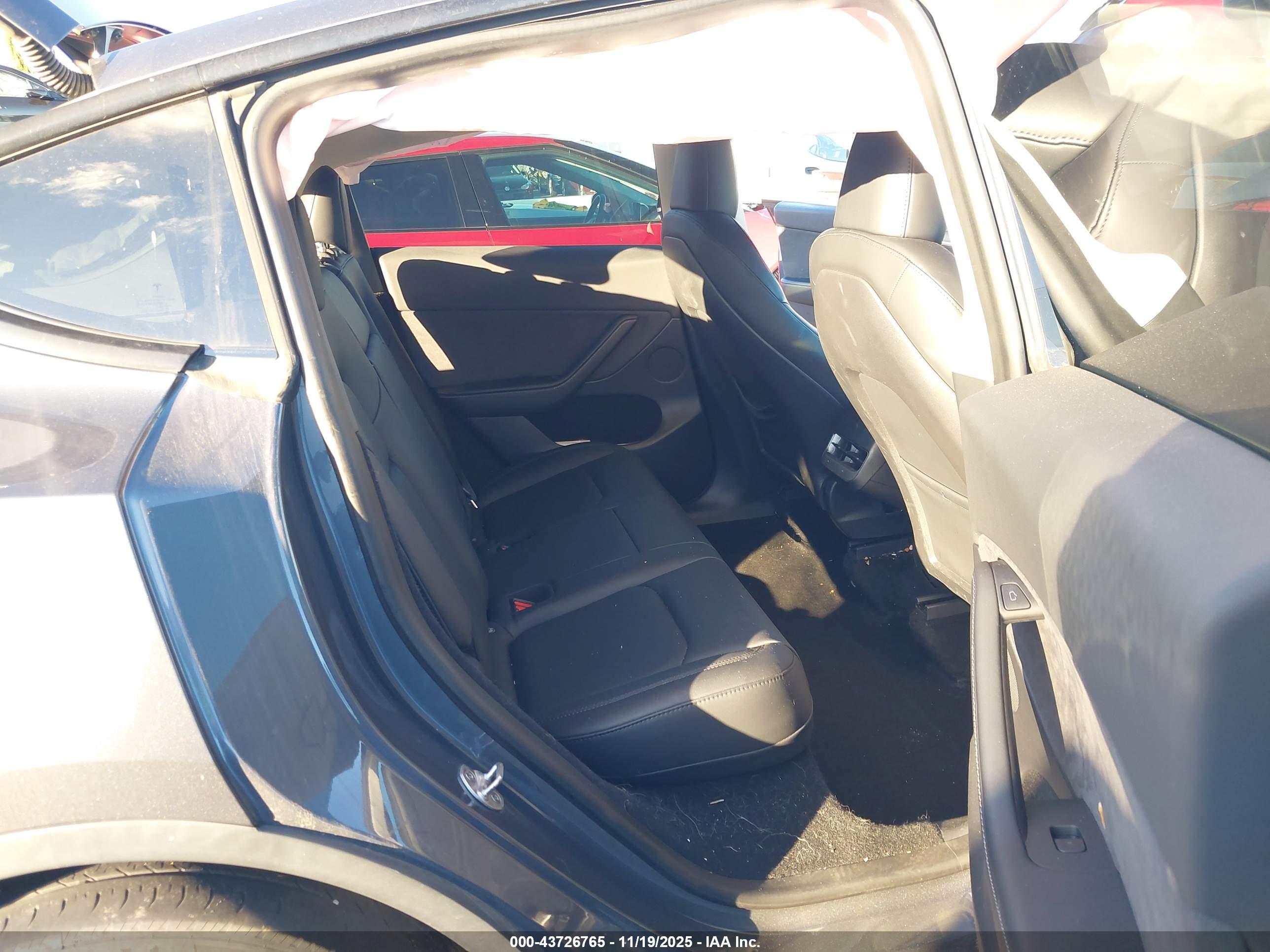 TESLA MODEL image 8