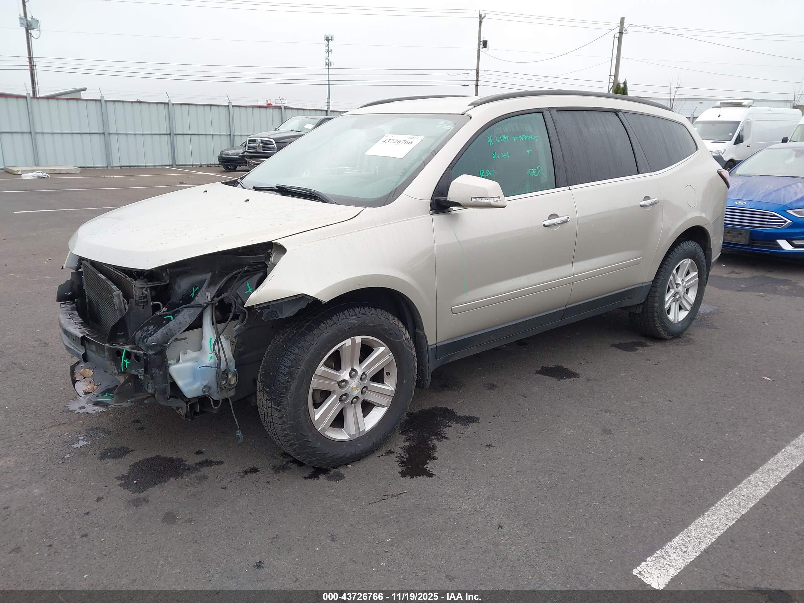 CHEVROLET TRAVERSE image 2