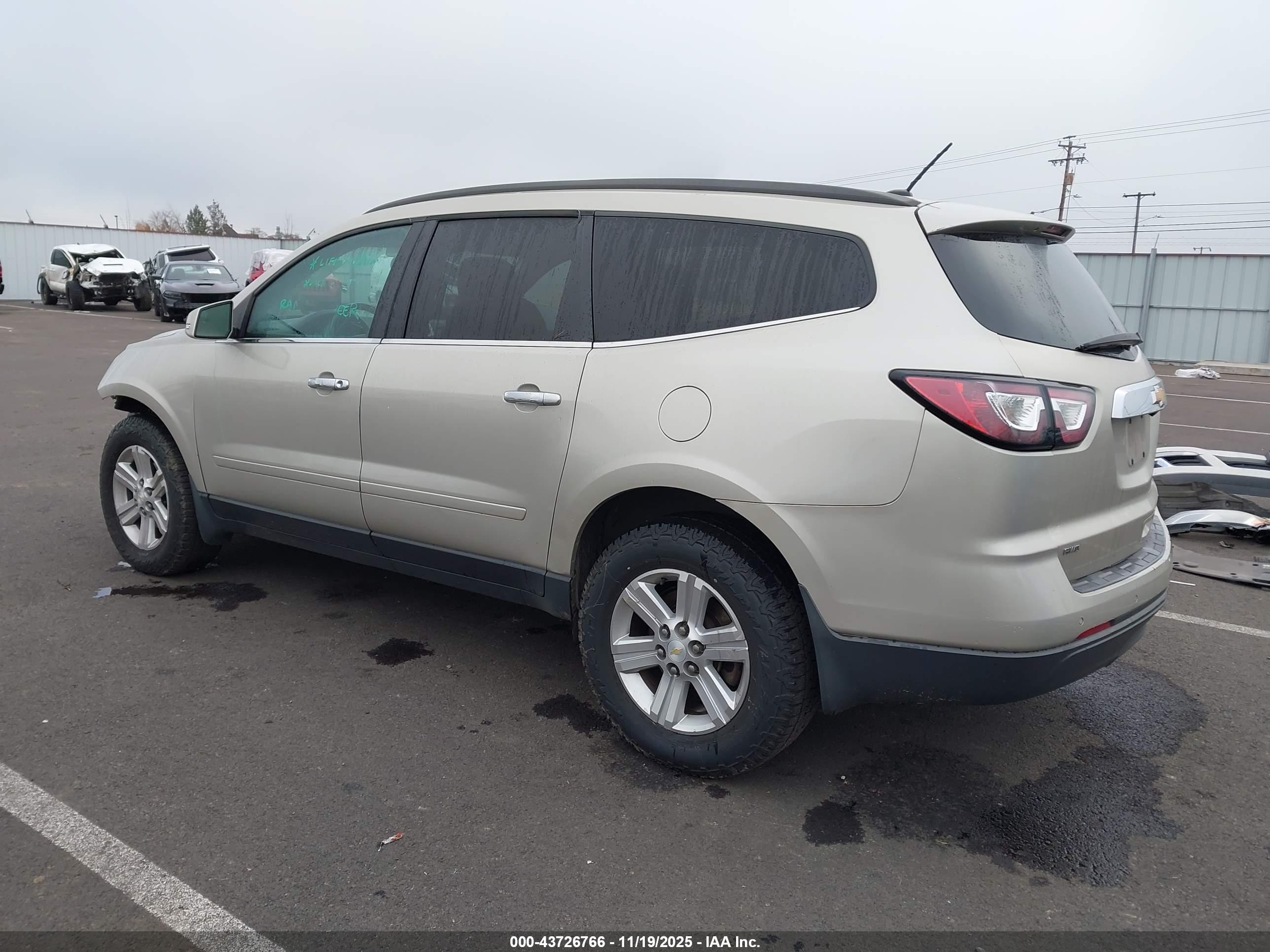 CHEVROLET TRAVERSE image 3