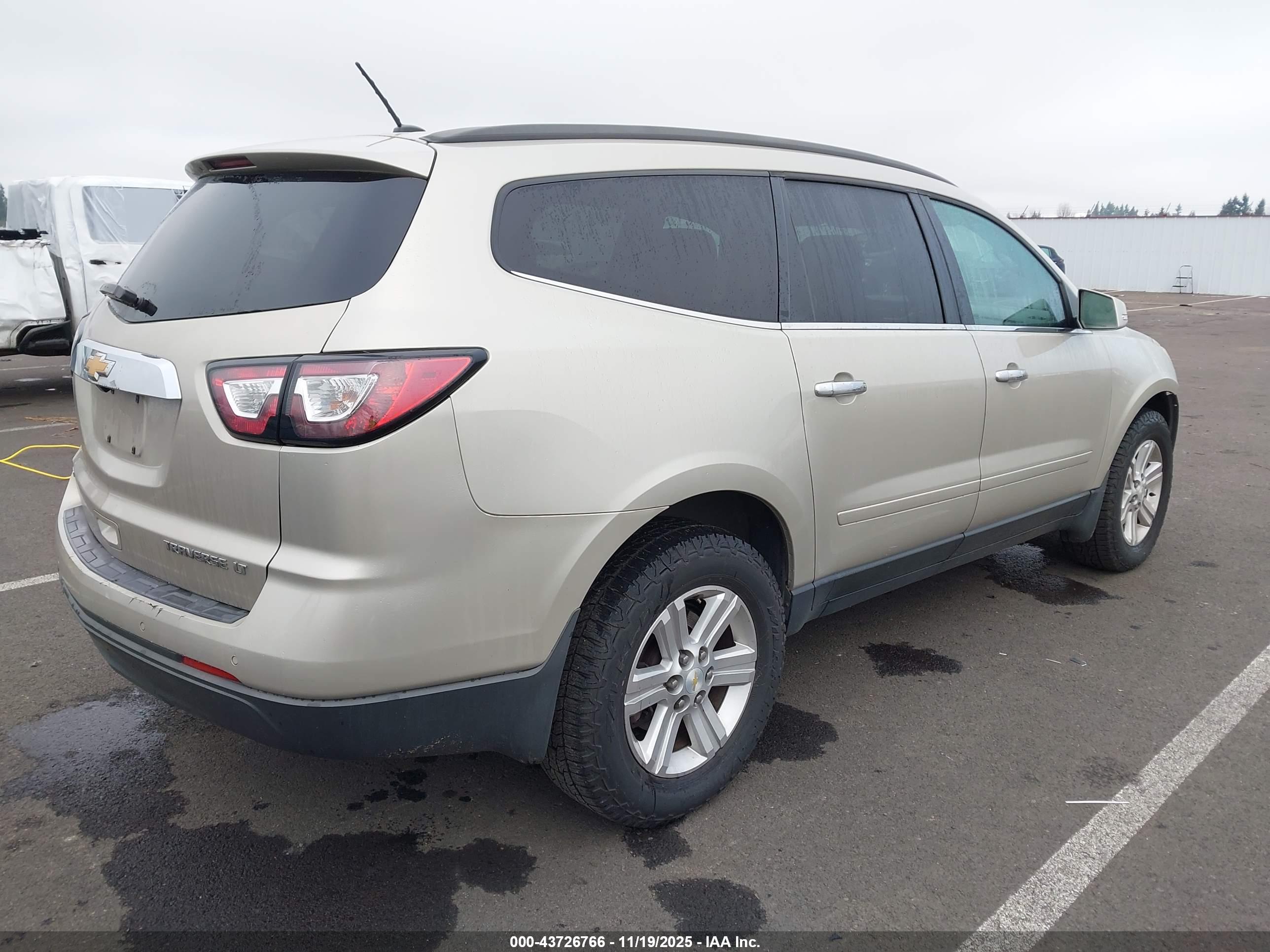 CHEVROLET TRAVERSE image 4