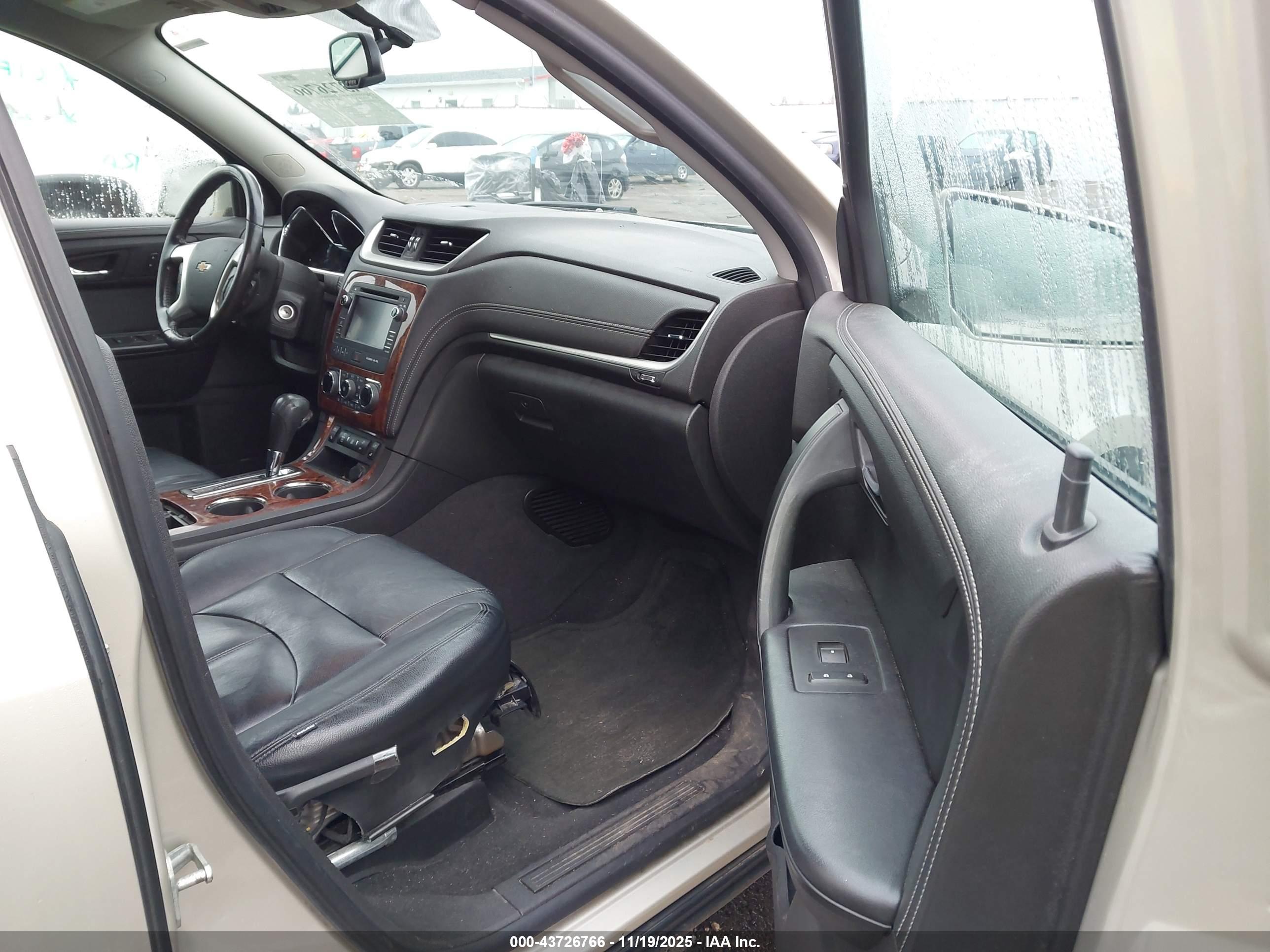 CHEVROLET TRAVERSE image 5
