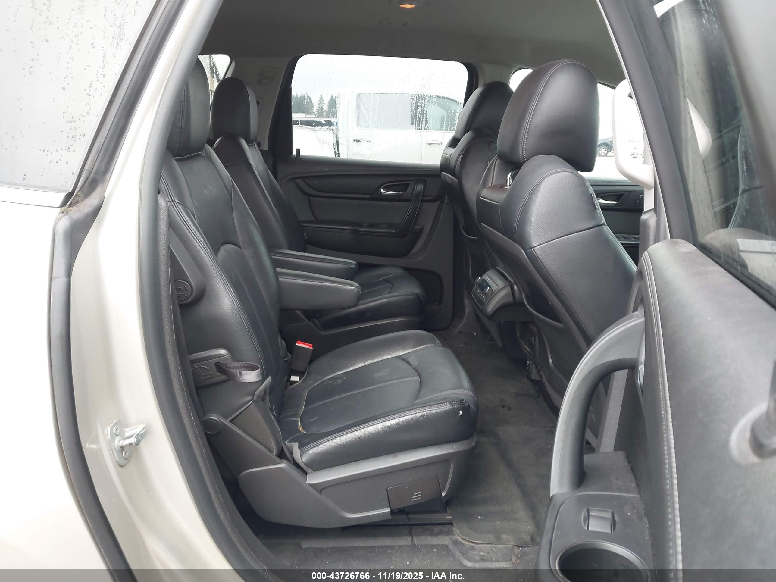 CHEVROLET TRAVERSE image 8