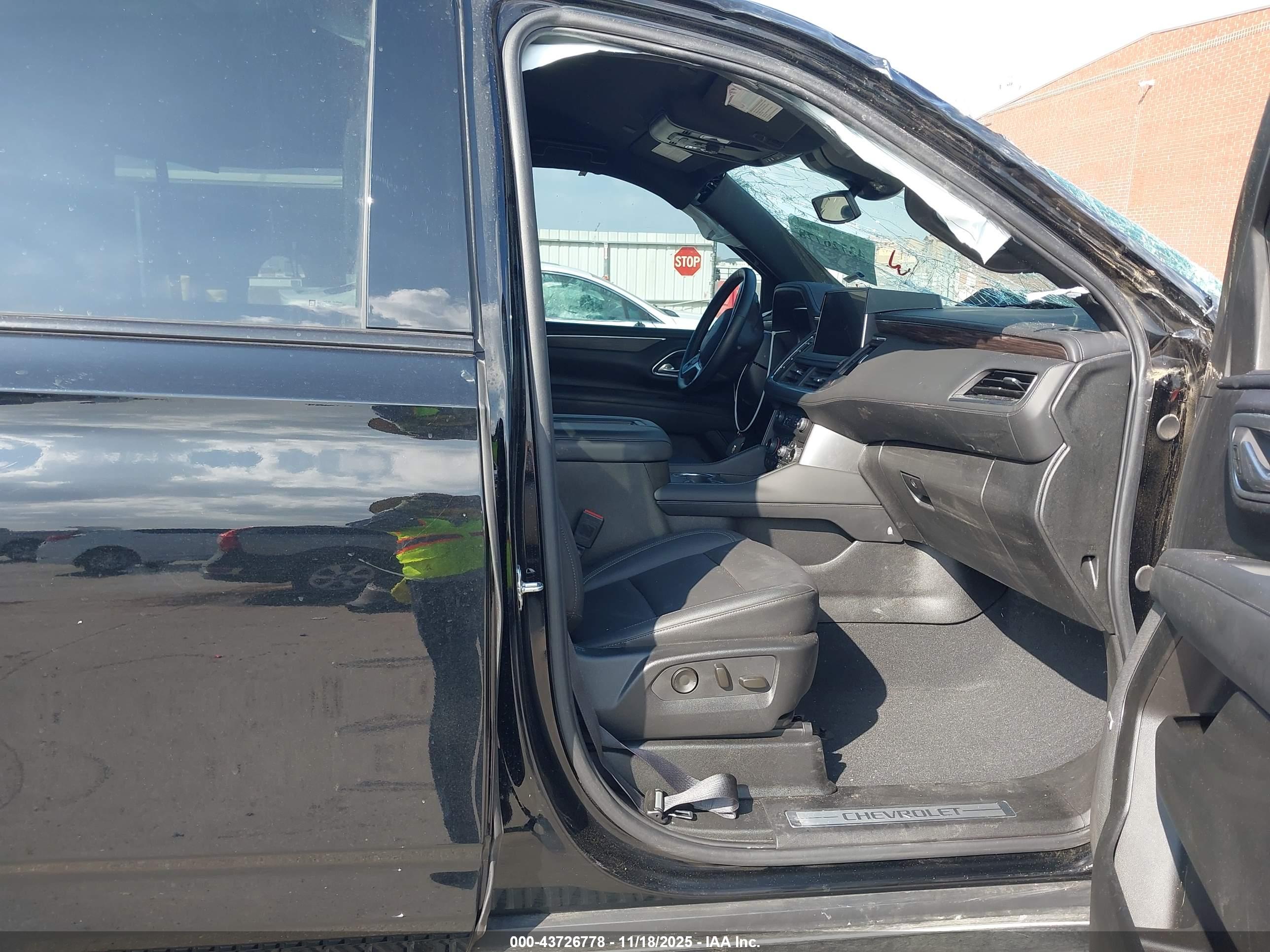 CHEVROLET SUBURBAN image 5