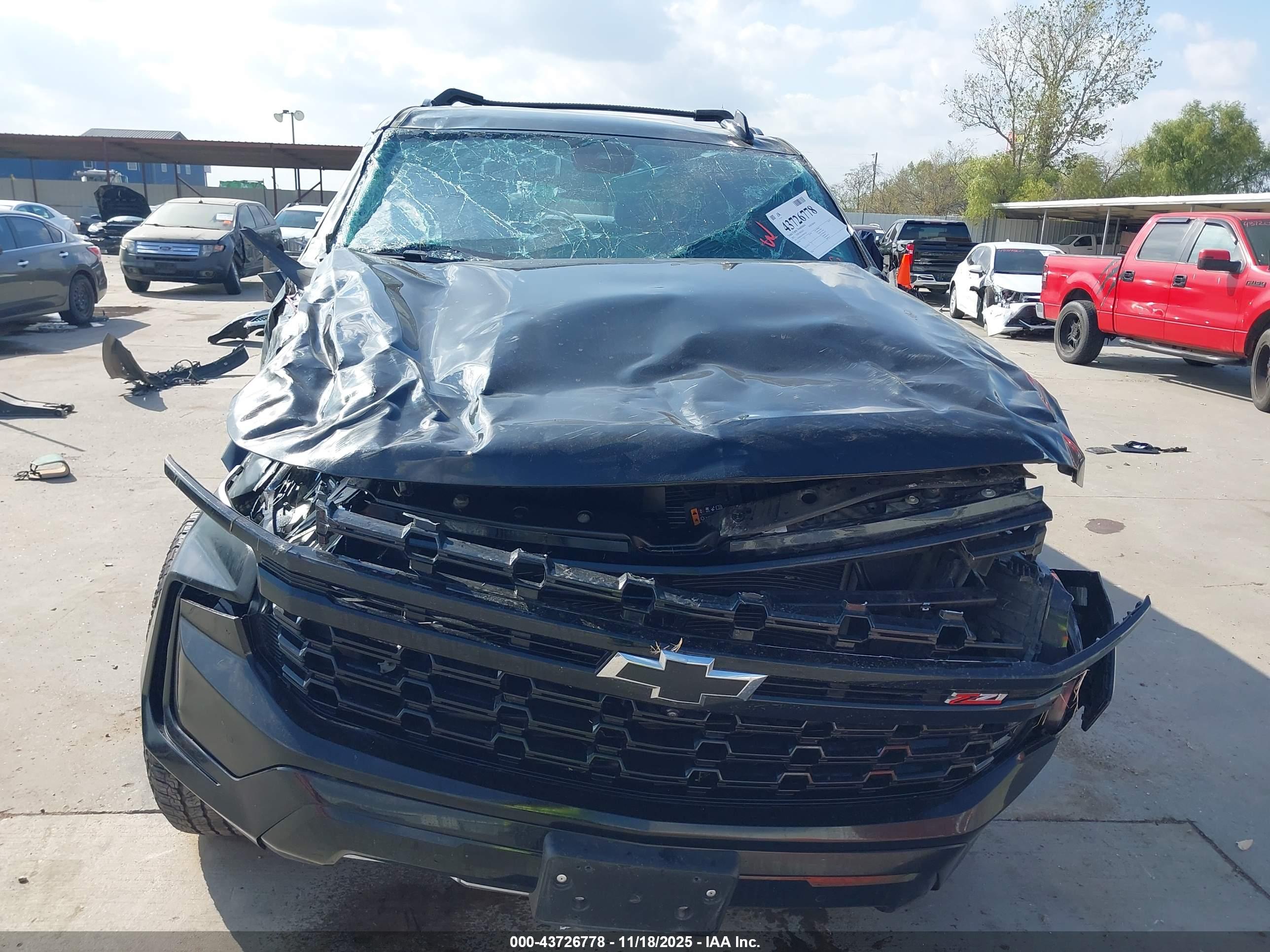 CHEVROLET SUBURBAN image 6