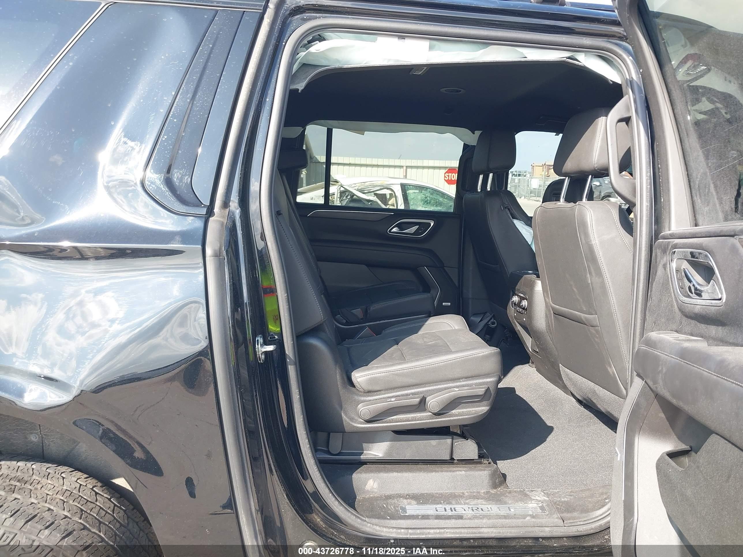 CHEVROLET SUBURBAN image 8