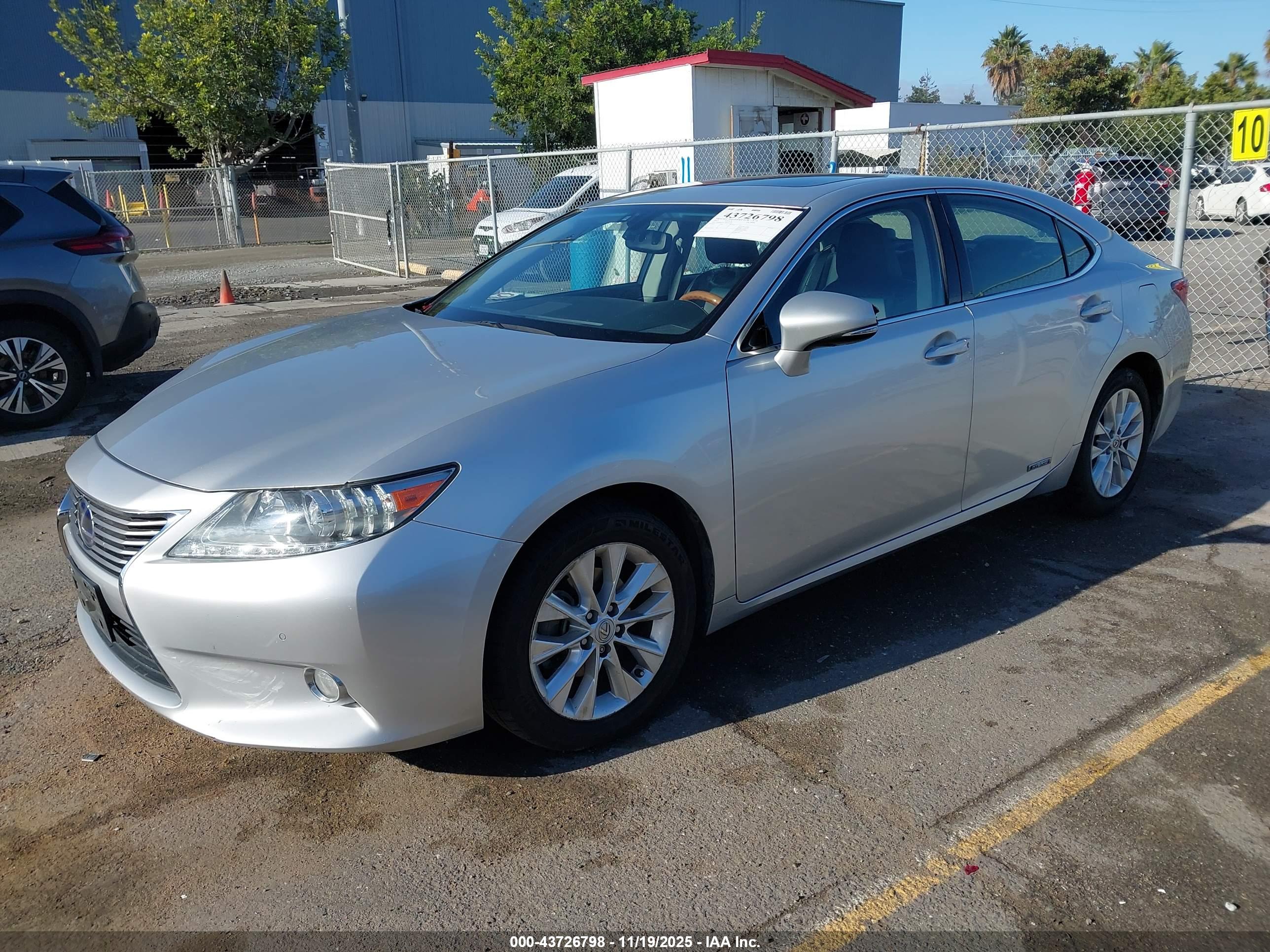 LEXUS ES image 2