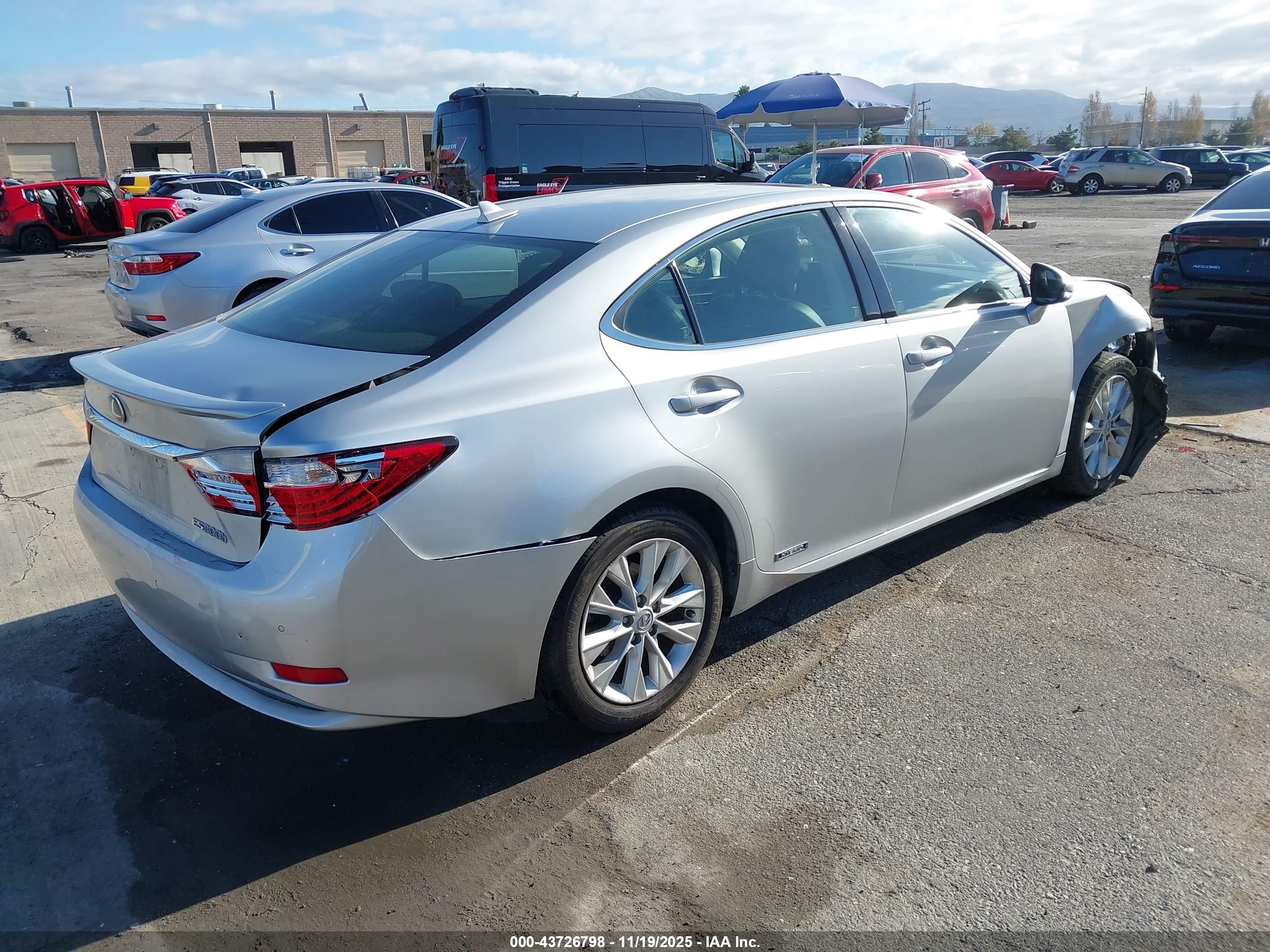 LEXUS ES image 4
