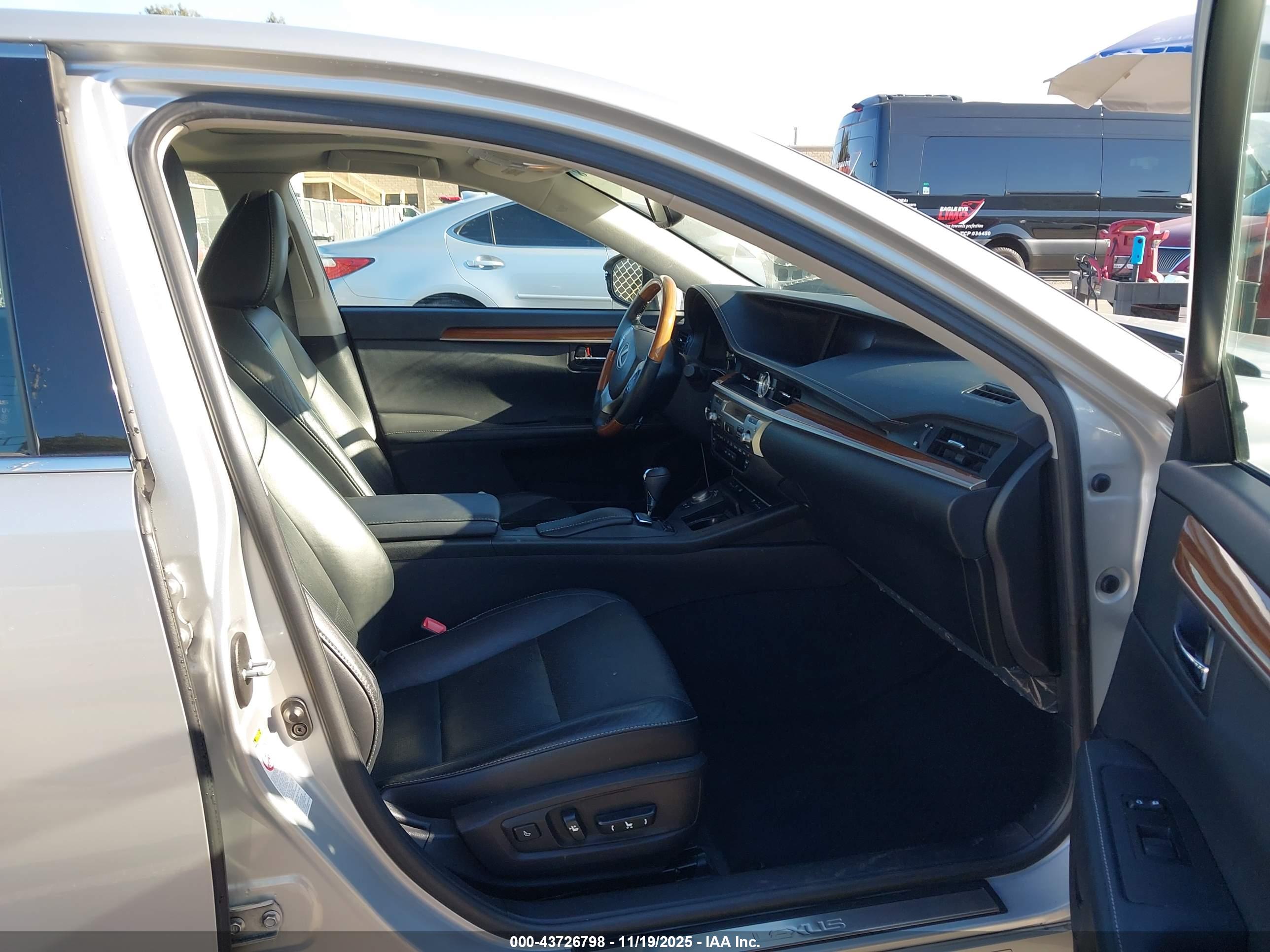 LEXUS ES image 5