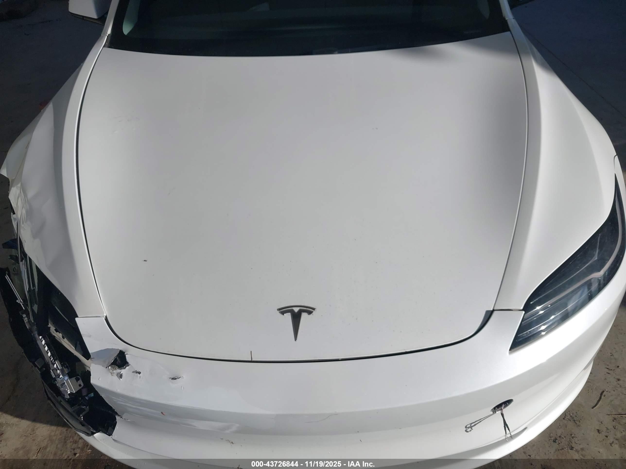 TESLA MODEL image 10