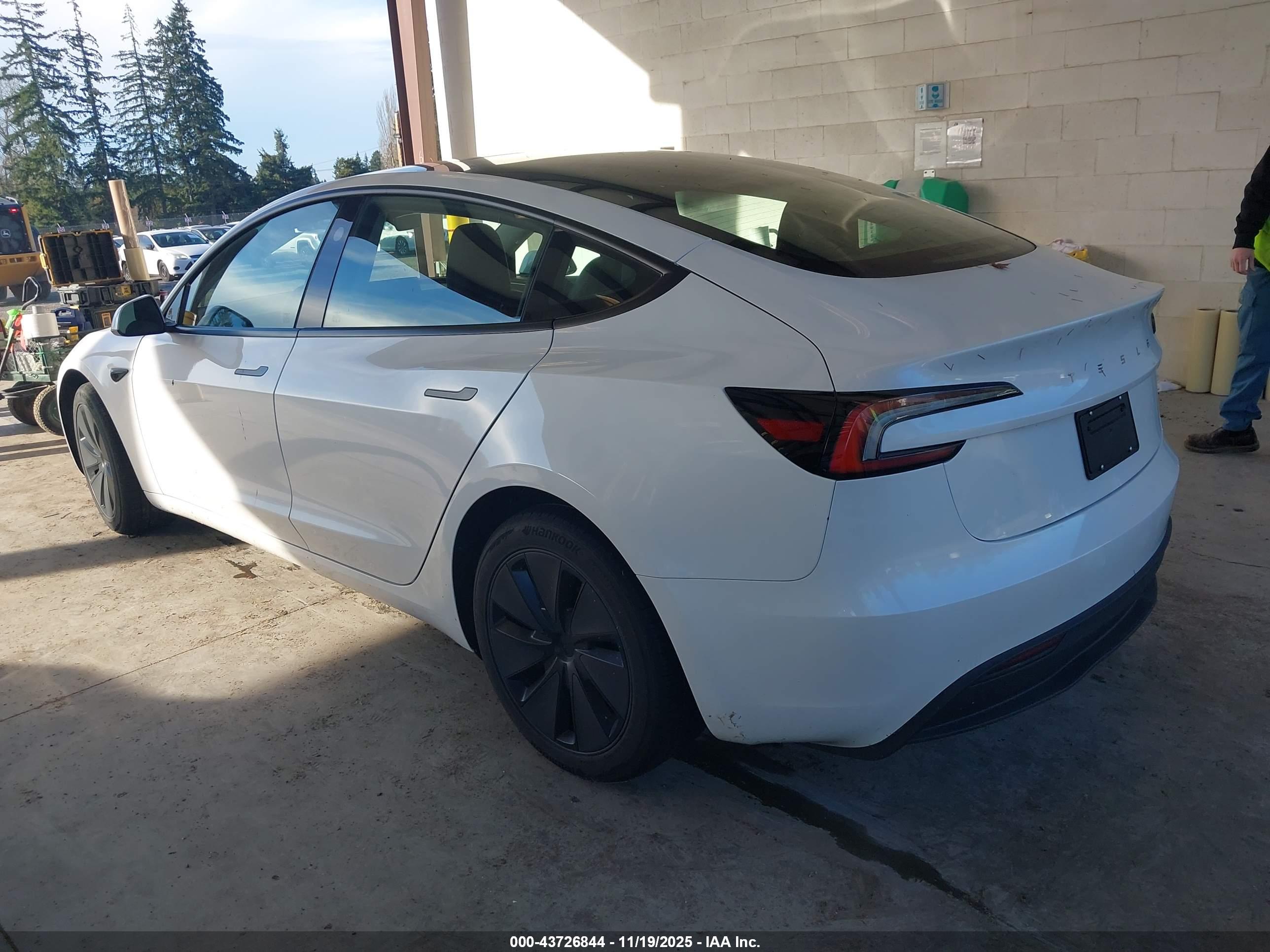 TESLA MODEL image 3