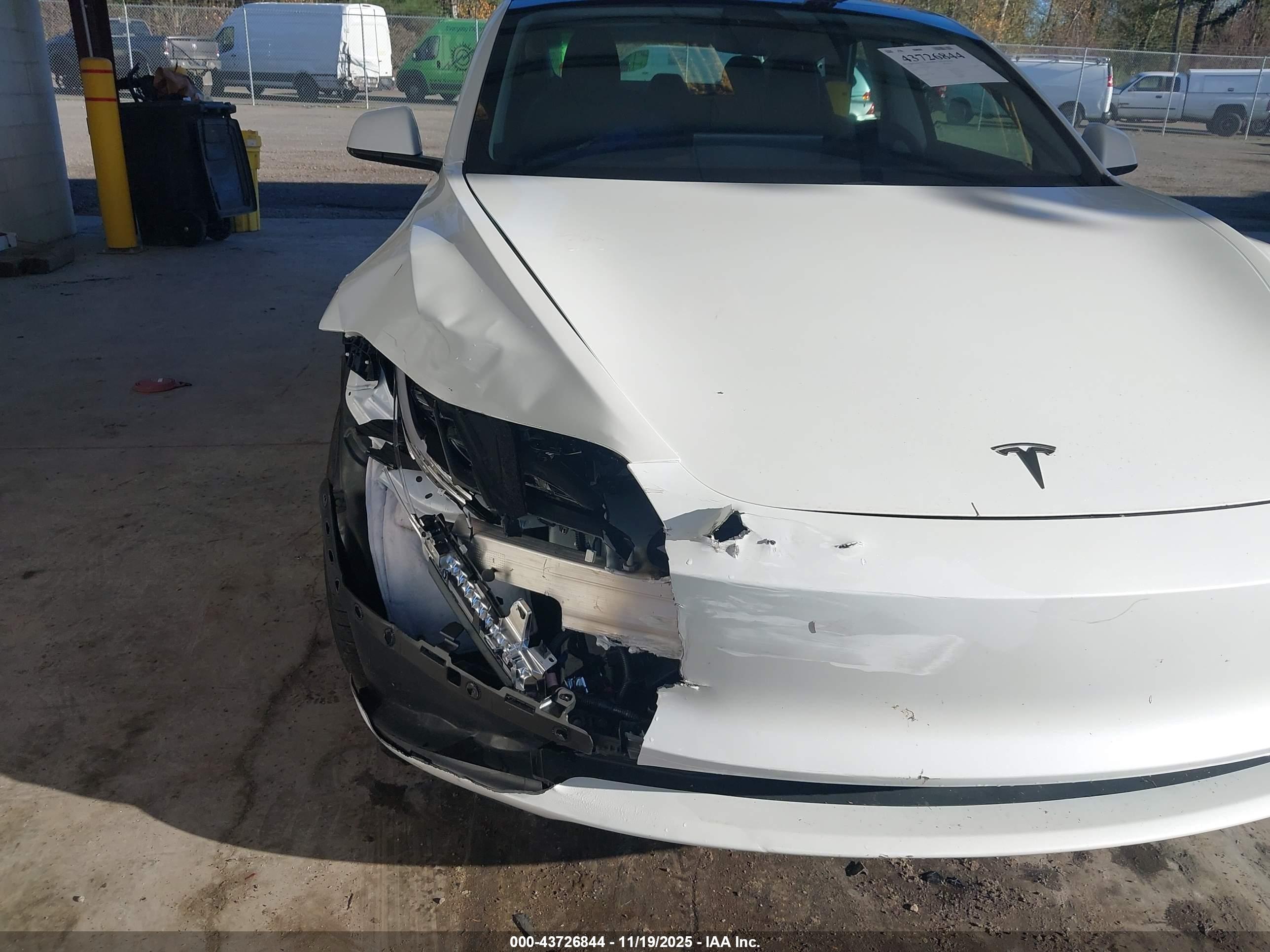TESLA MODEL image 6