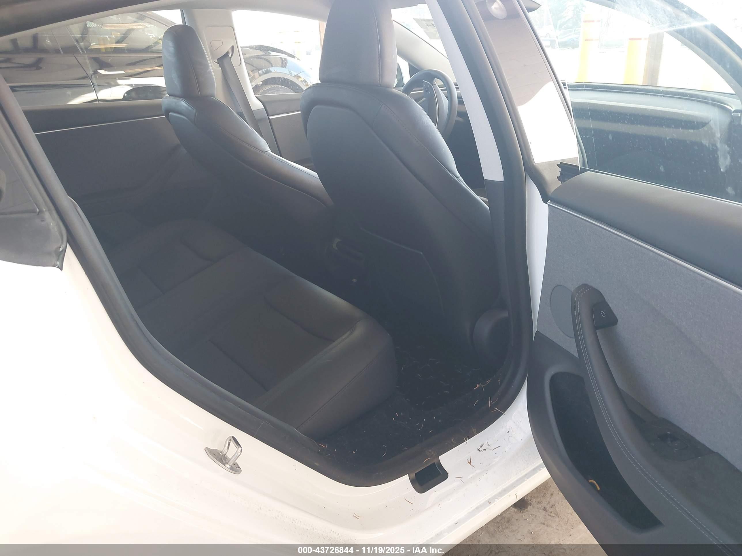 TESLA MODEL image 8