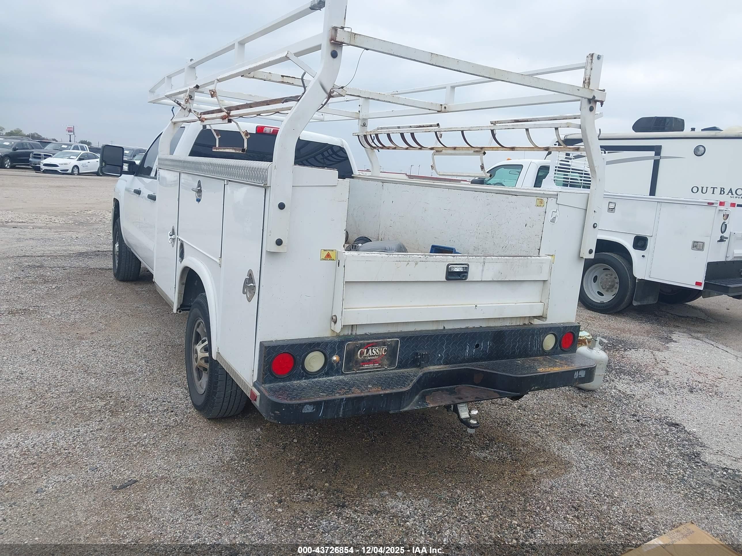 CHEVROLET SILVERADO image 3