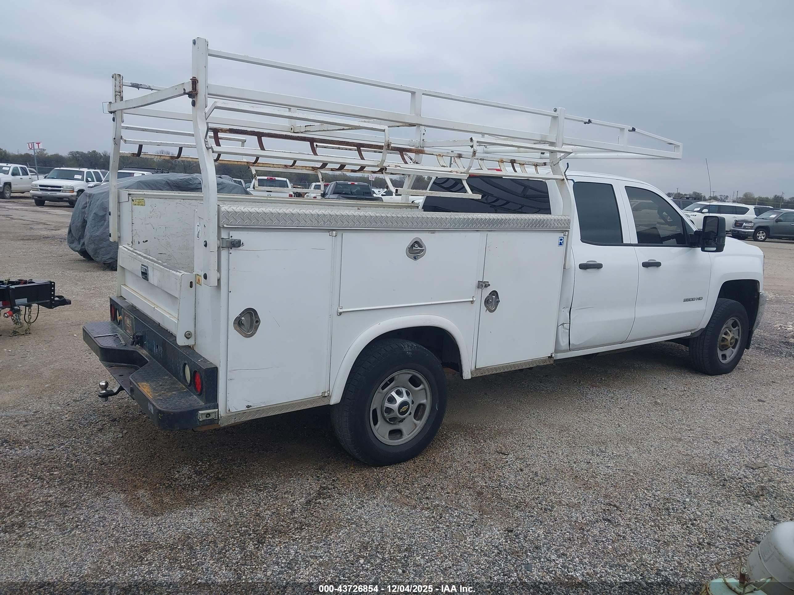 CHEVROLET SILVERADO image 4