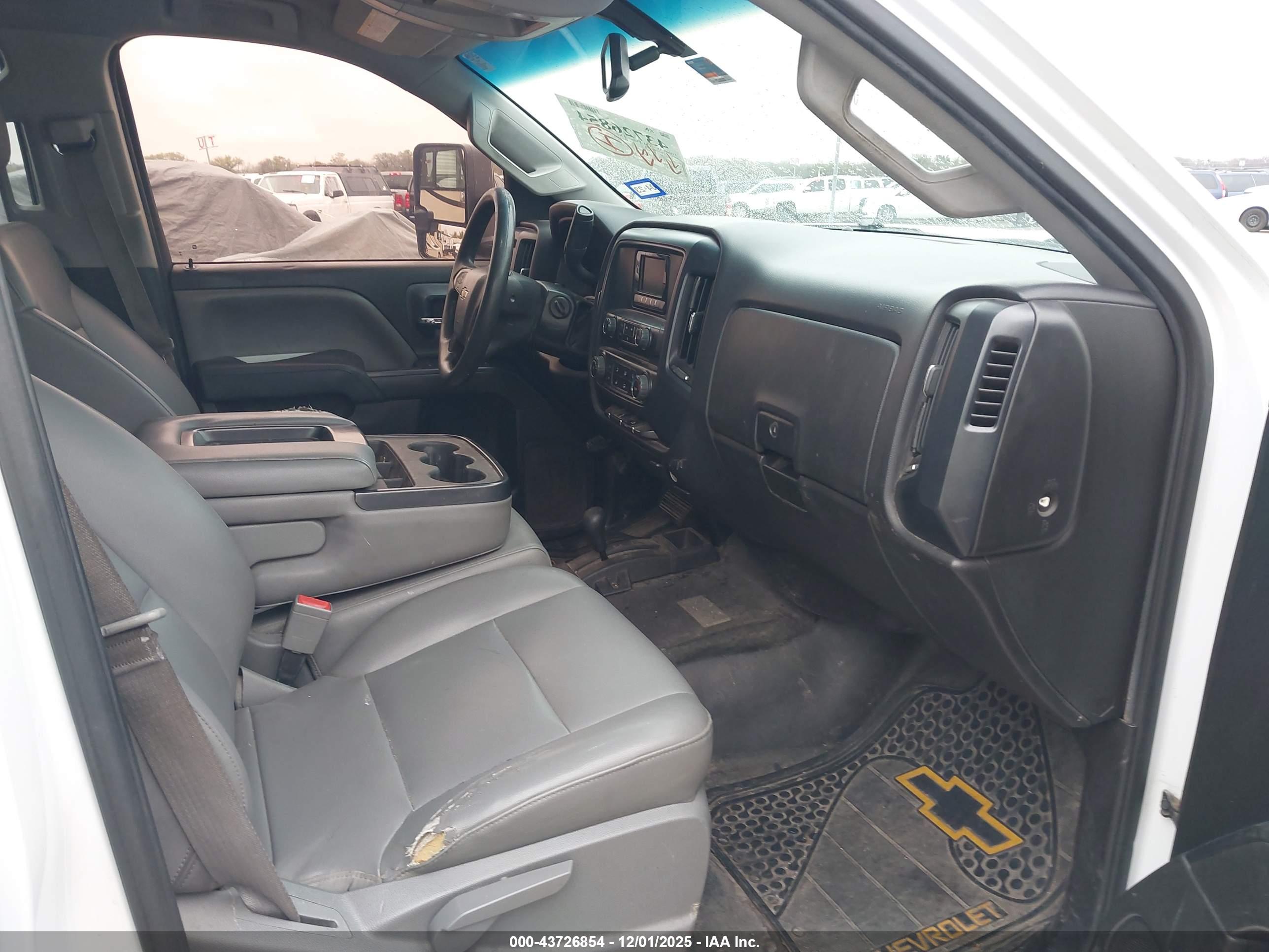 CHEVROLET SILVERADO image 5