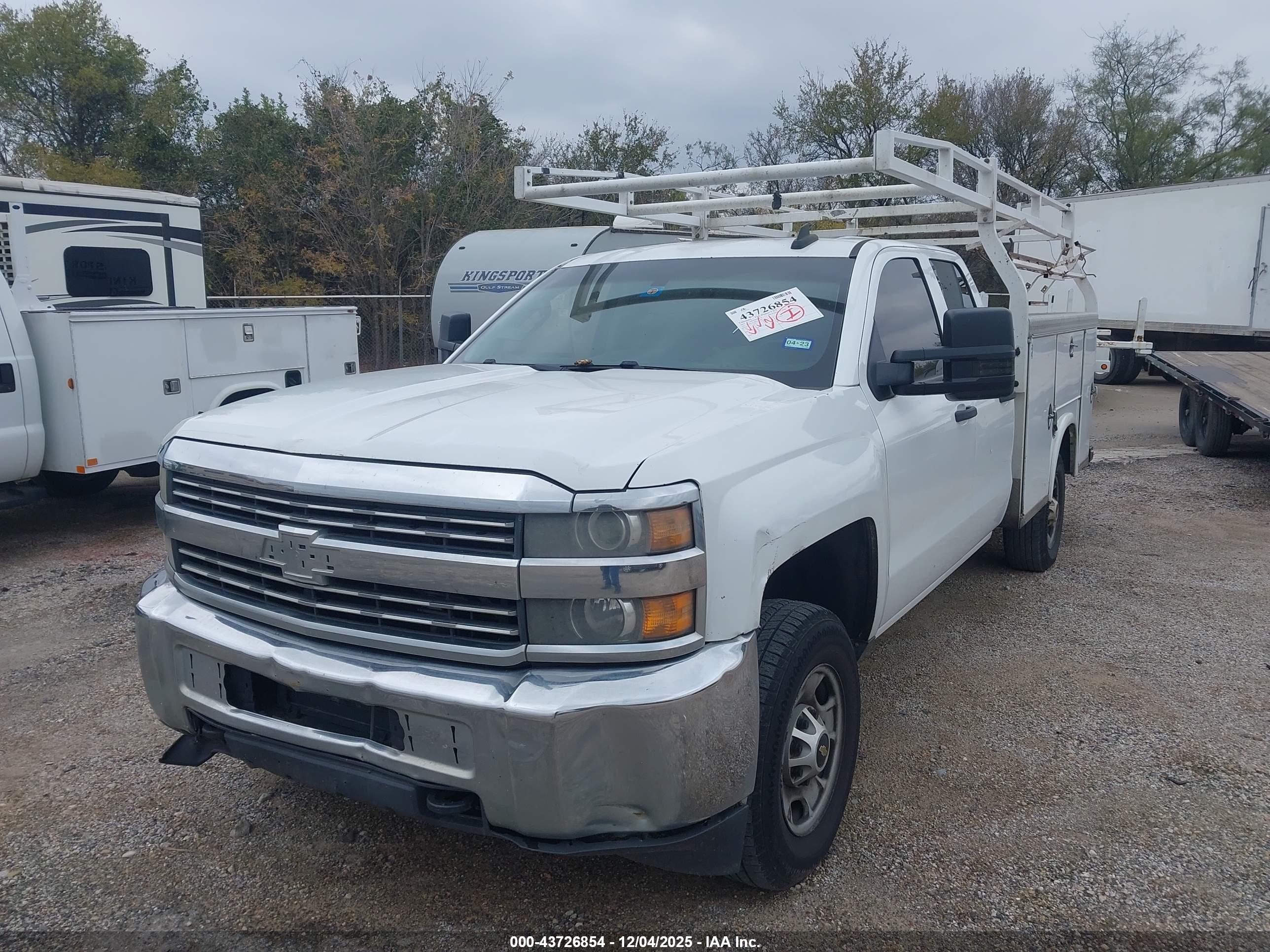CHEVROLET SILVERADO image 6