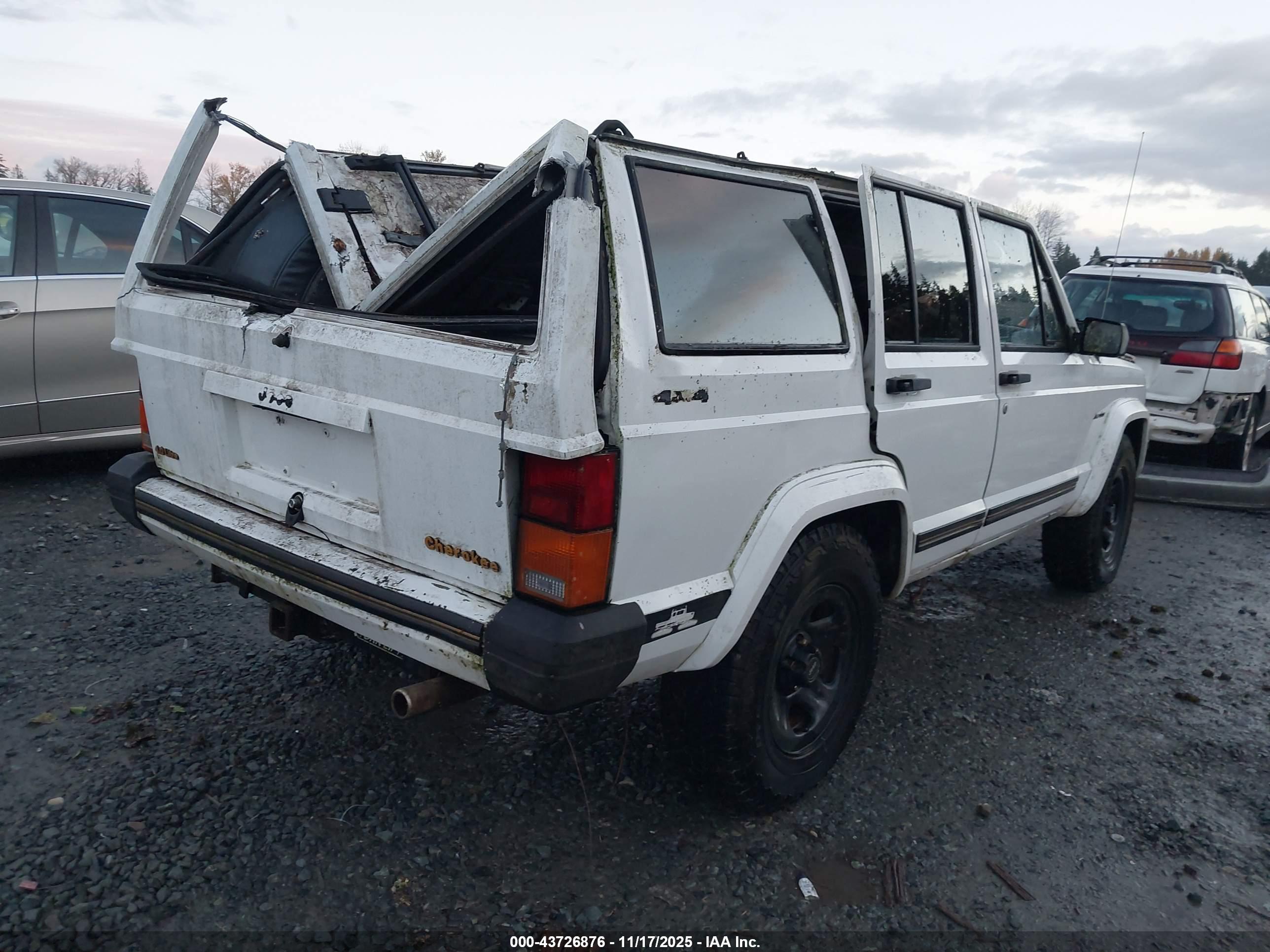 JEEP CHEROKEE image 4