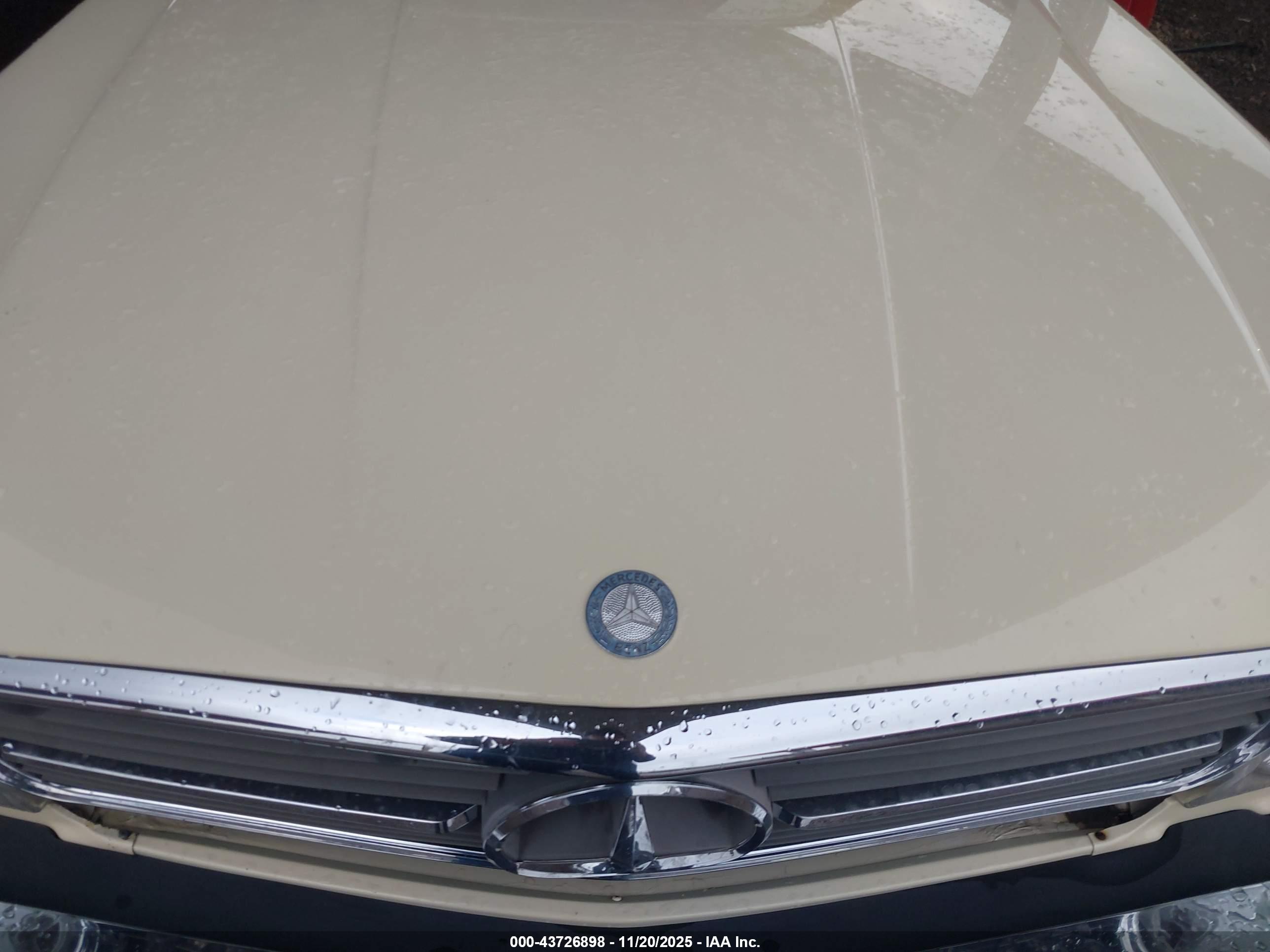 MERCEDES-BENZ 560 image 10
