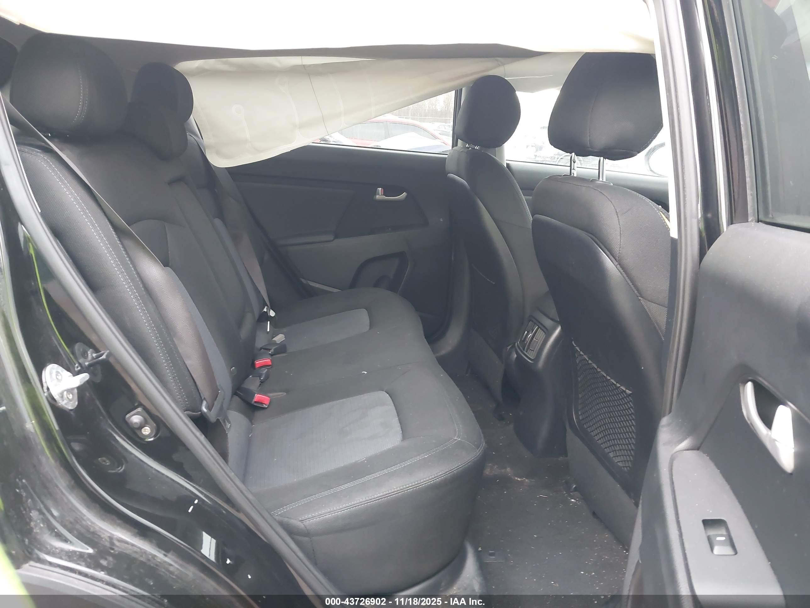 KIA SPORTAGE image 8