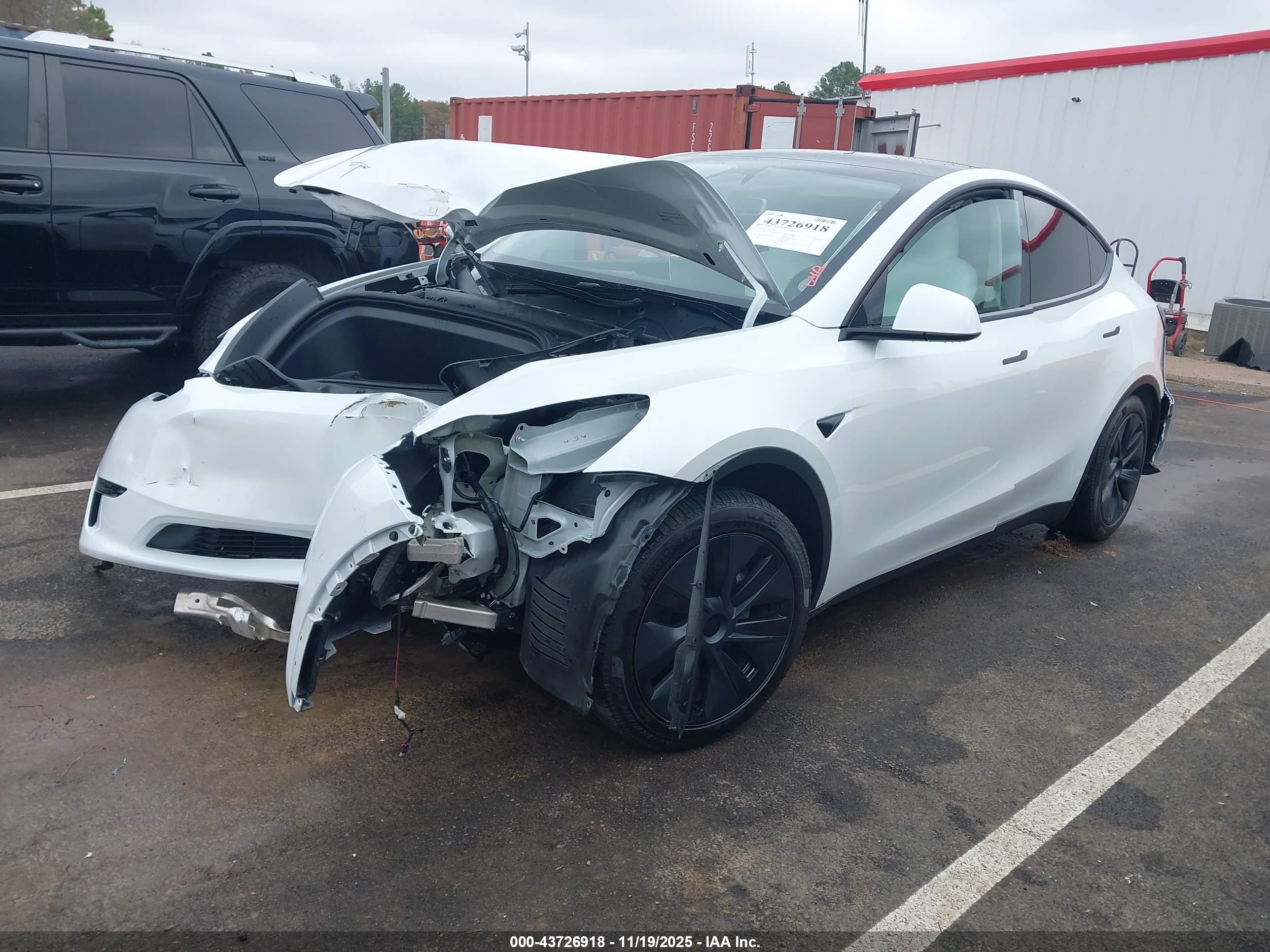 TESLA MODEL image 2