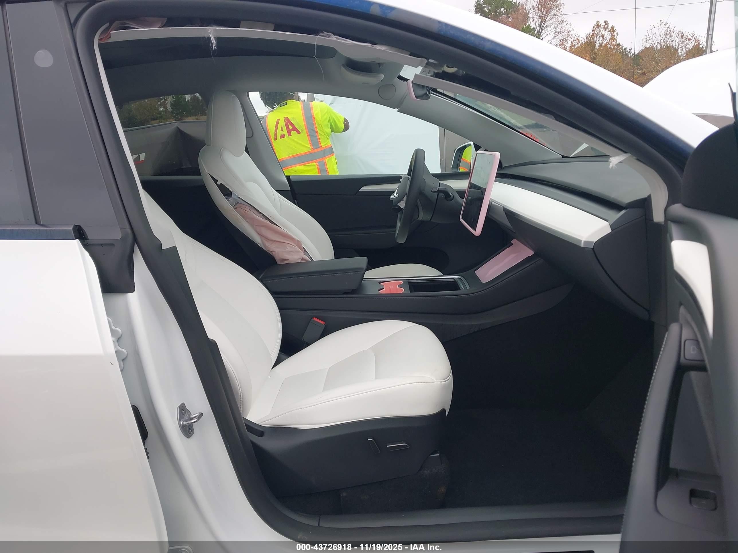 TESLA MODEL image 5