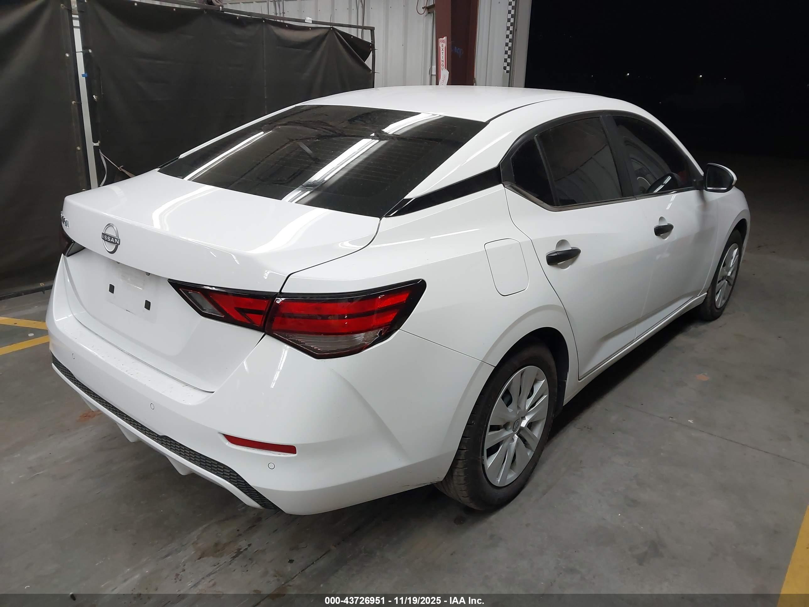 NISSAN SENTRA image 4