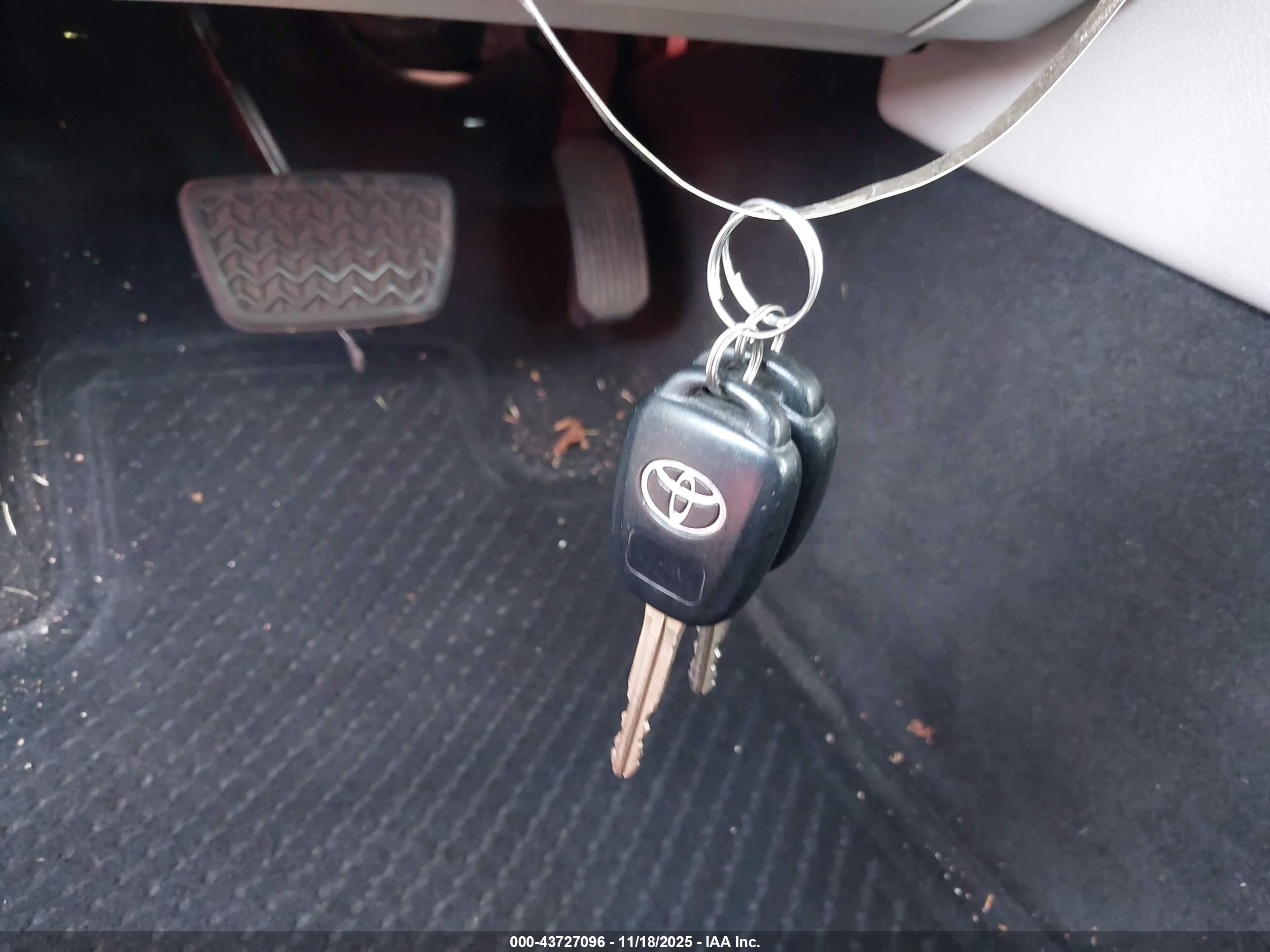 TOYOTA CAMRY image 11