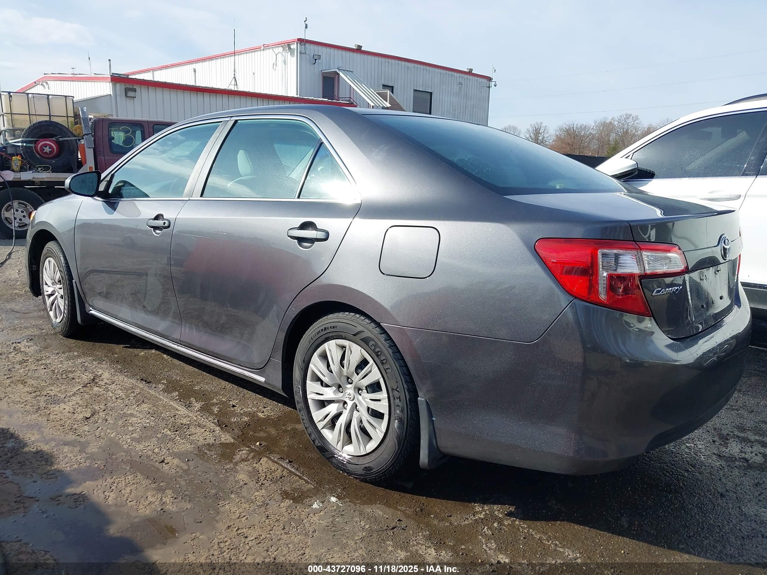 TOYOTA CAMRY image 3