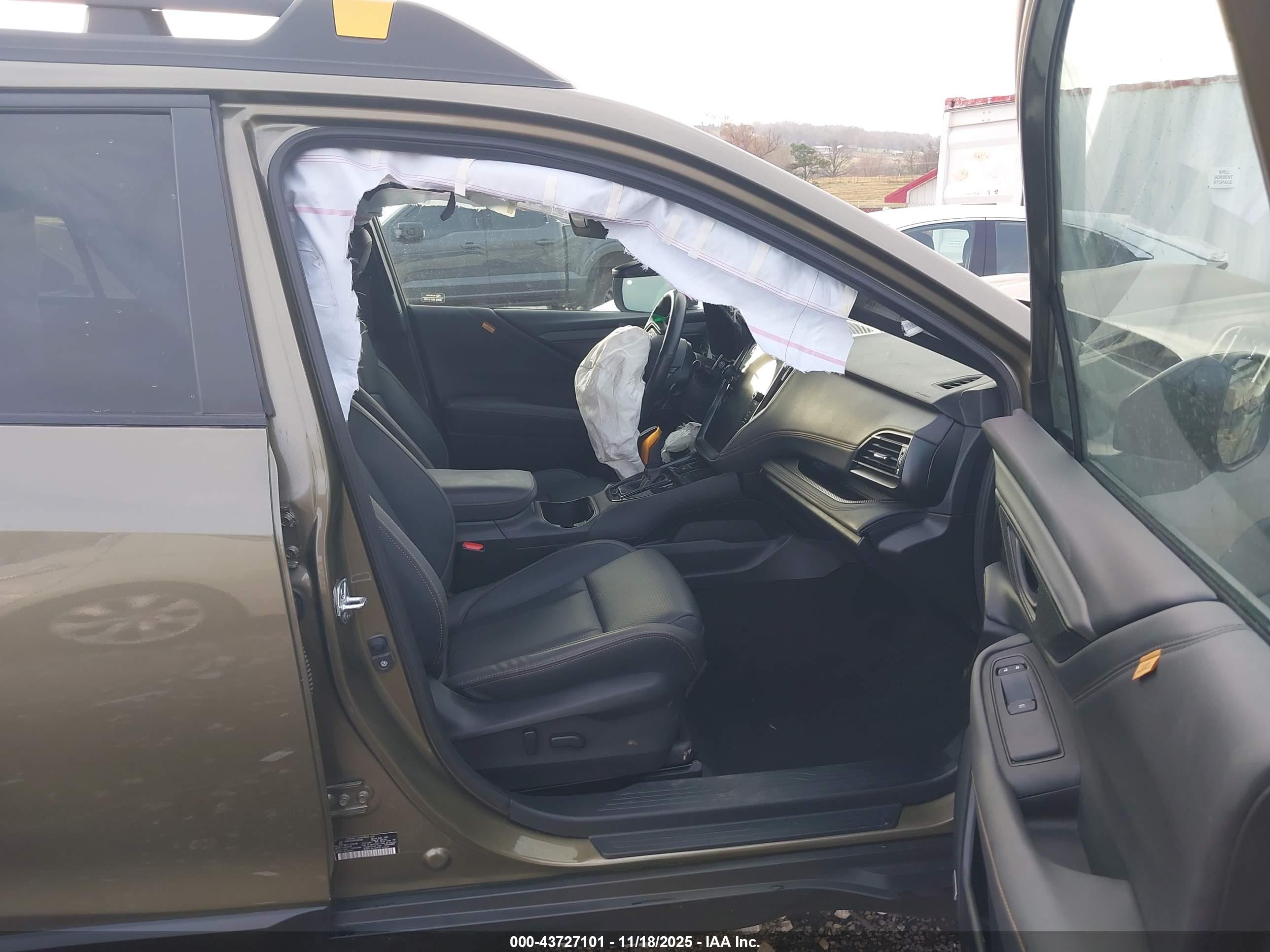 SUBARU OUTBACK image 5