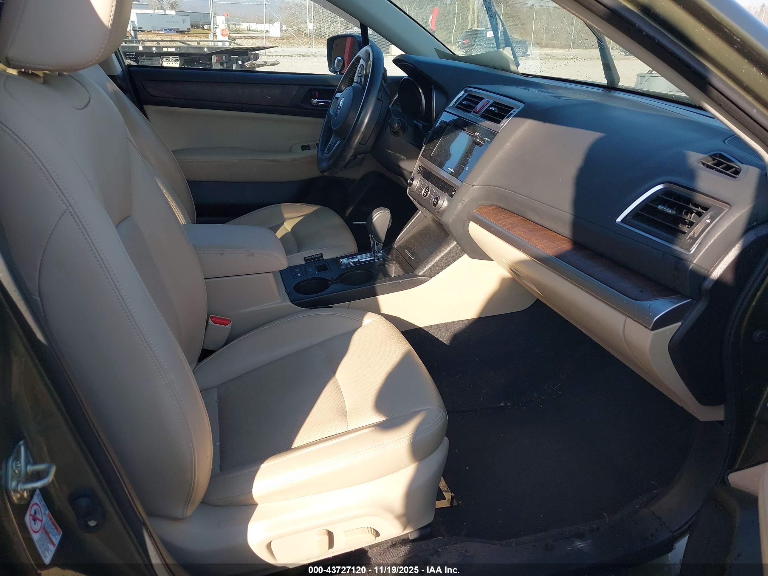SUBARU OUTBACK image 5