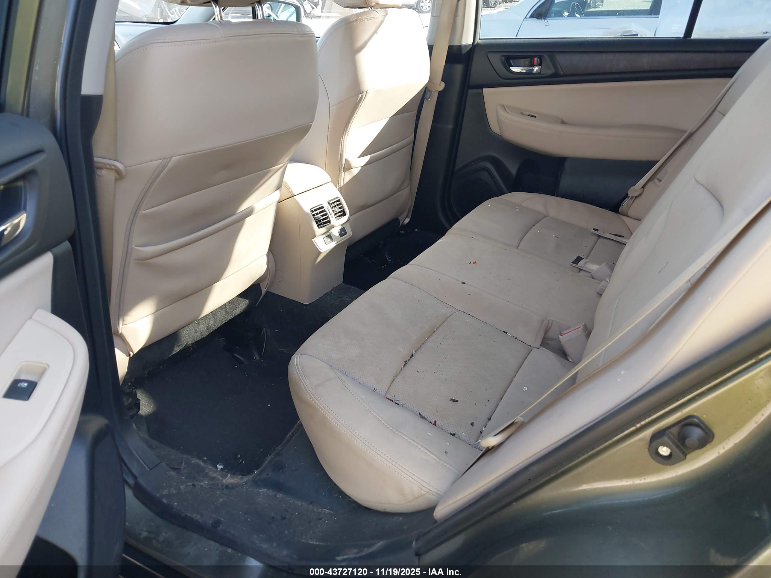 SUBARU OUTBACK image 8