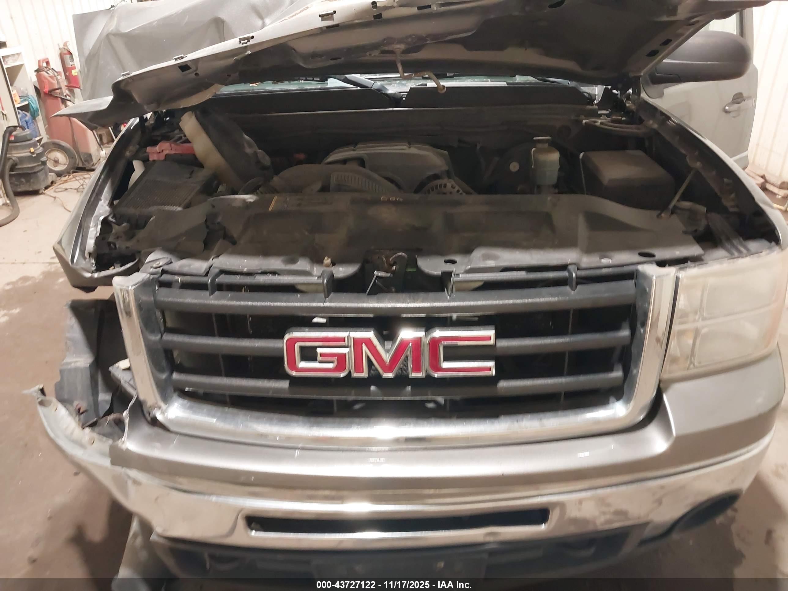 GMC SIERRA image 10
