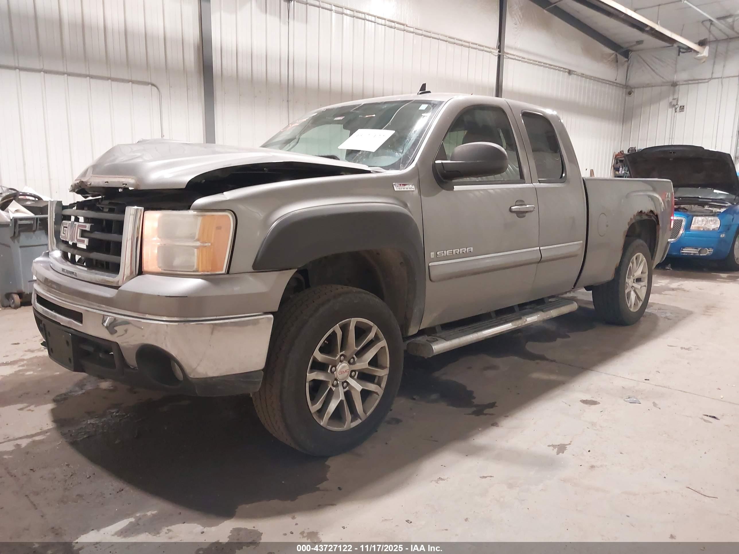 GMC SIERRA image 2