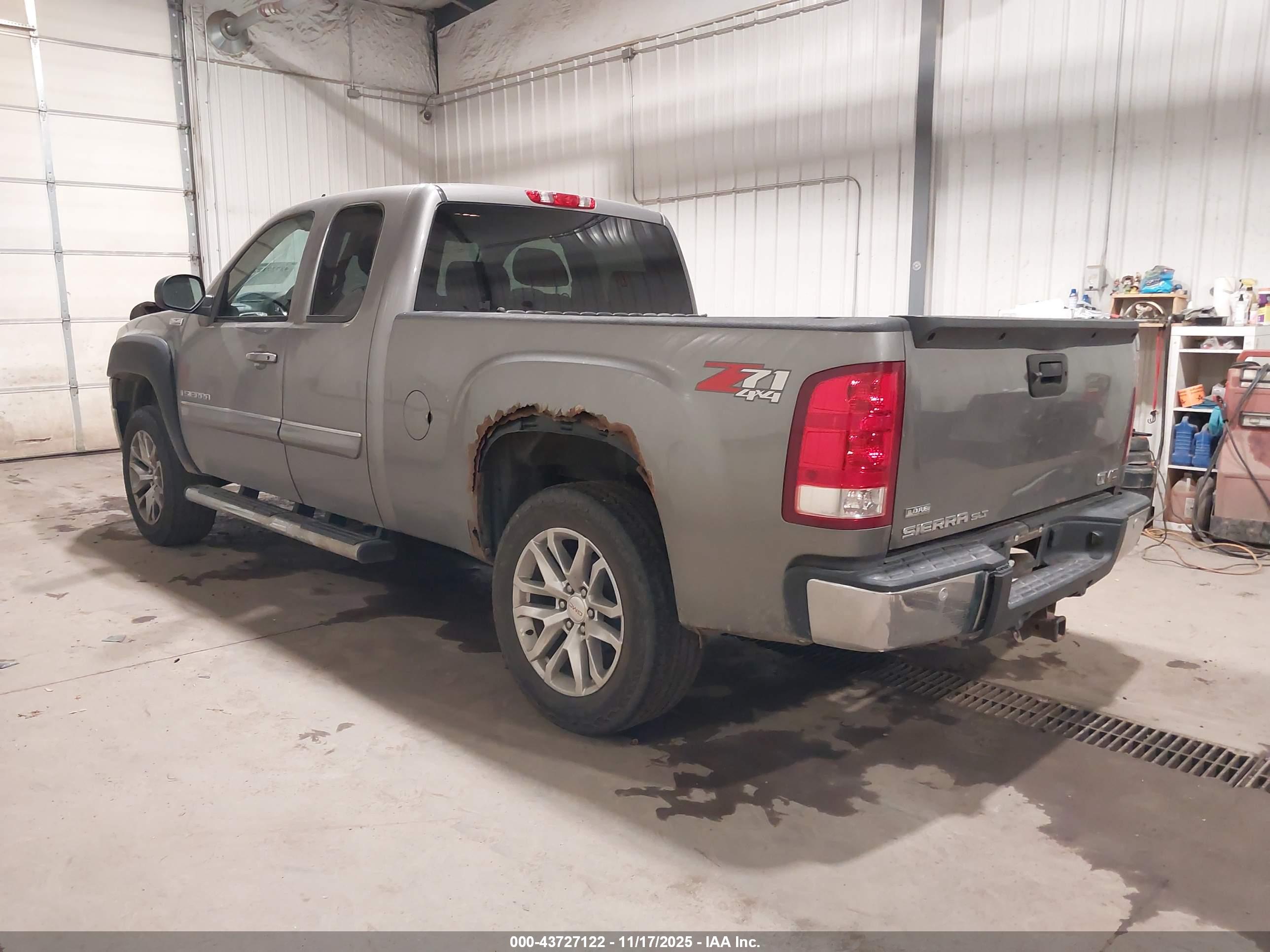 GMC SIERRA image 3