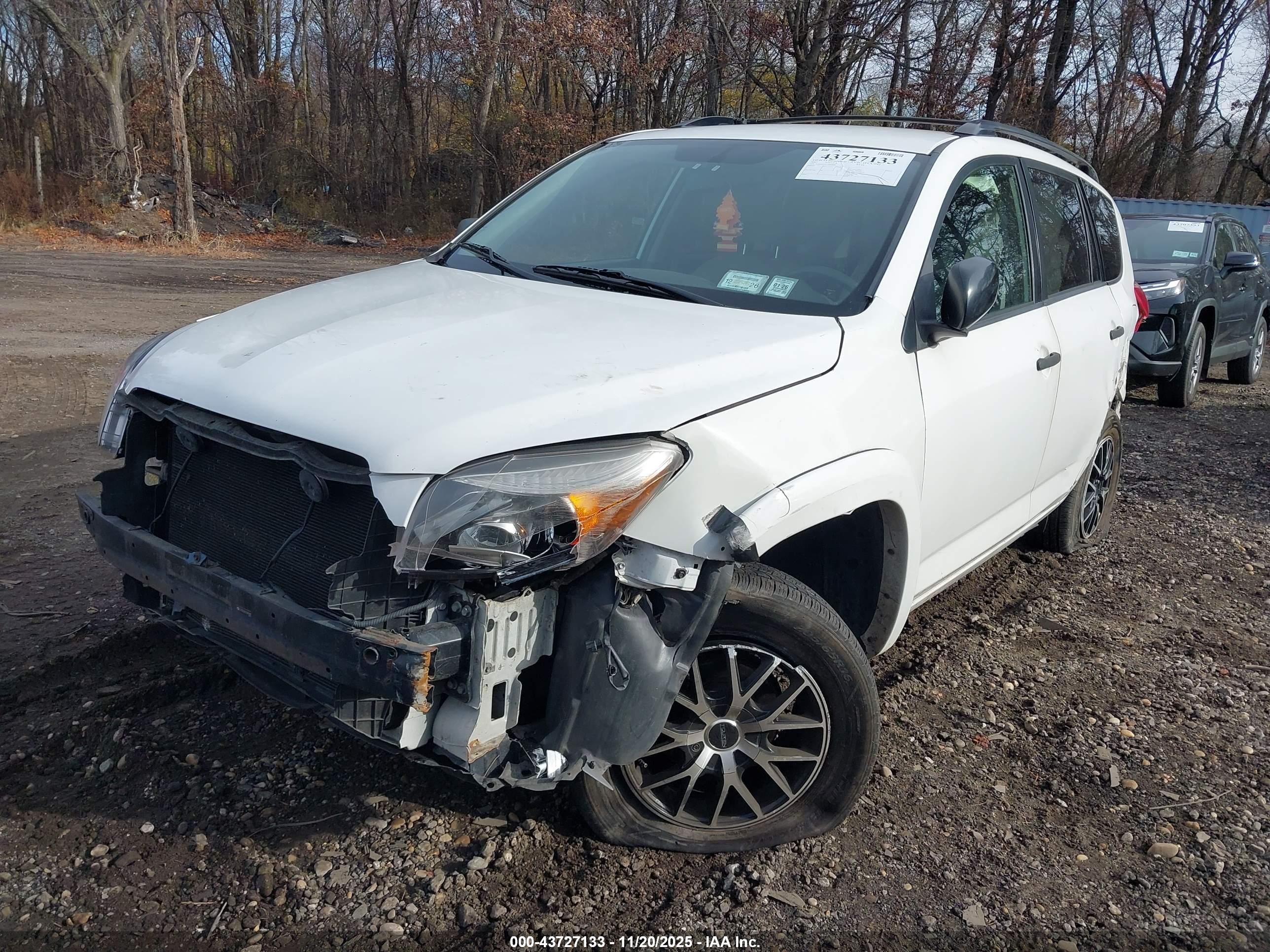 TOYOTA RAV4 image 2