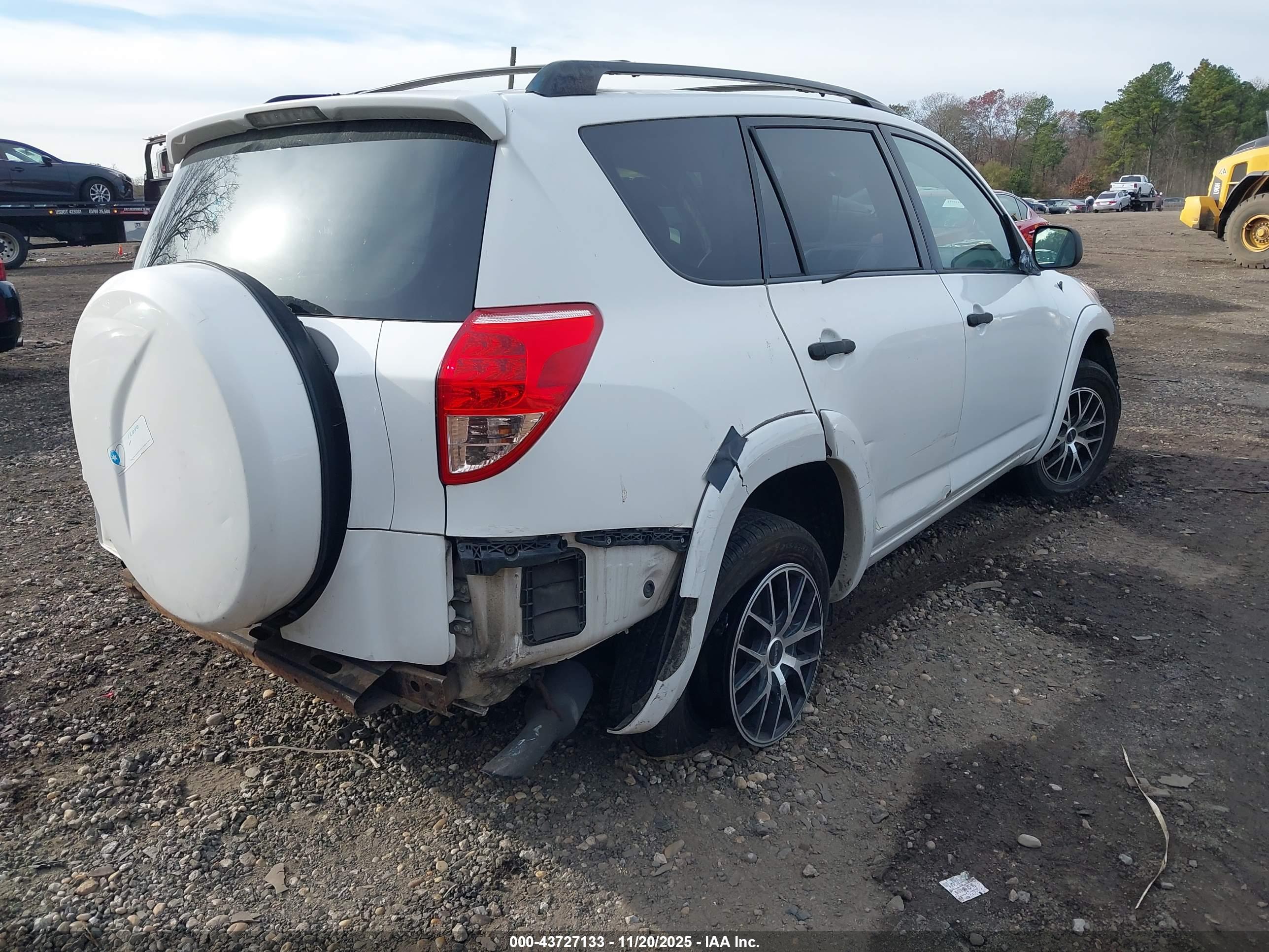 TOYOTA RAV4 image 4