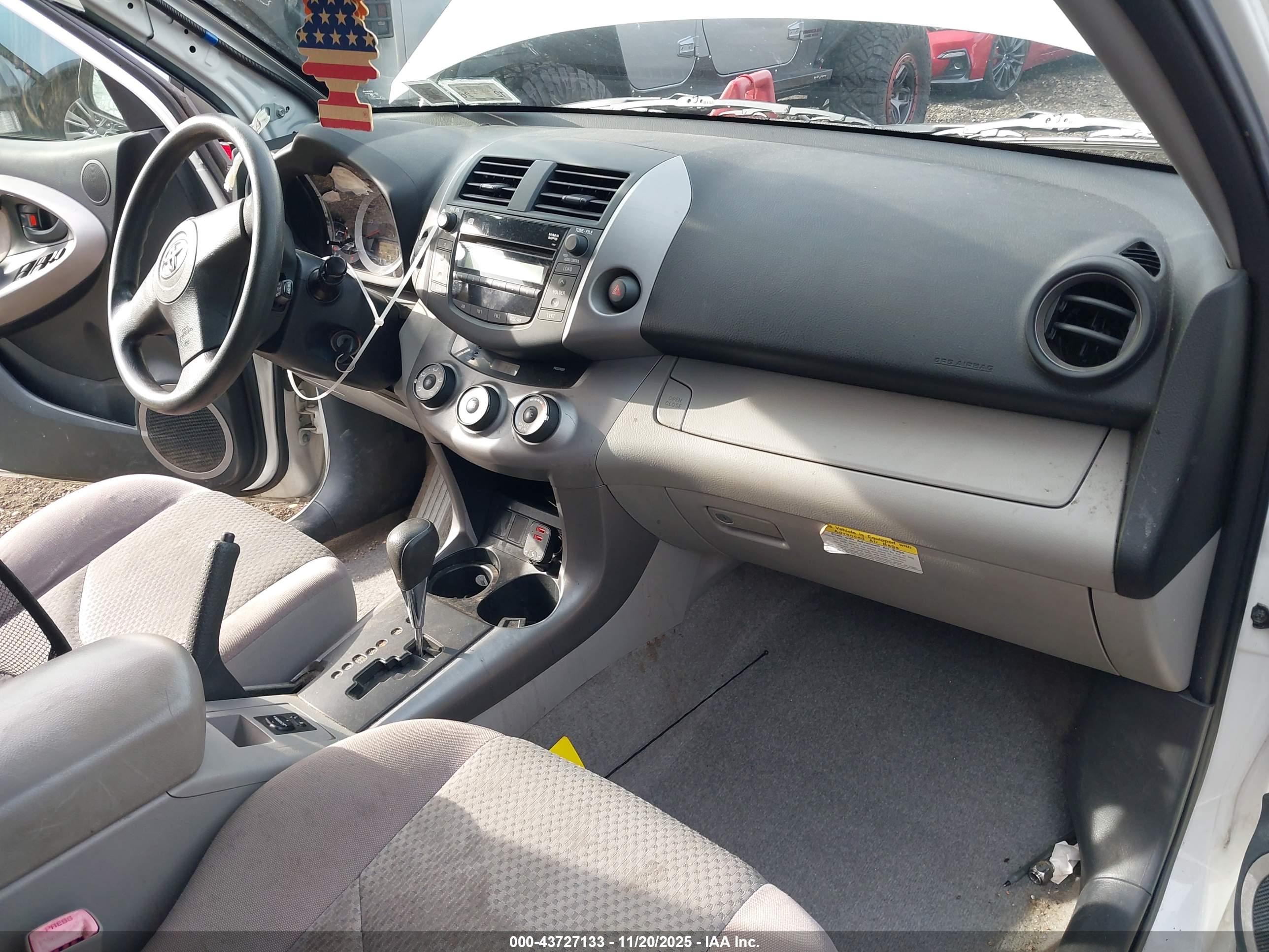 TOYOTA RAV4 image 5