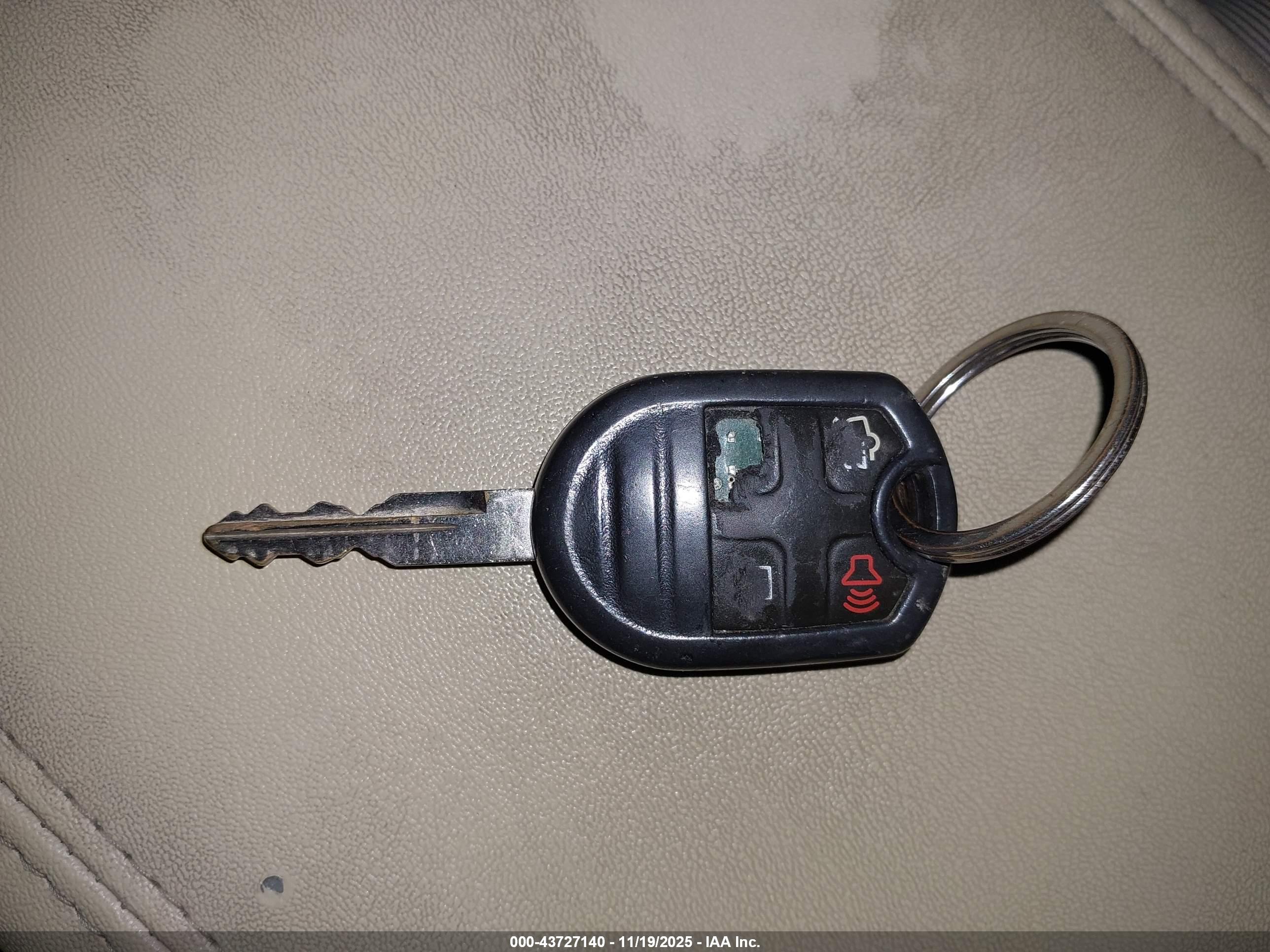 FORD TAURUS image 11