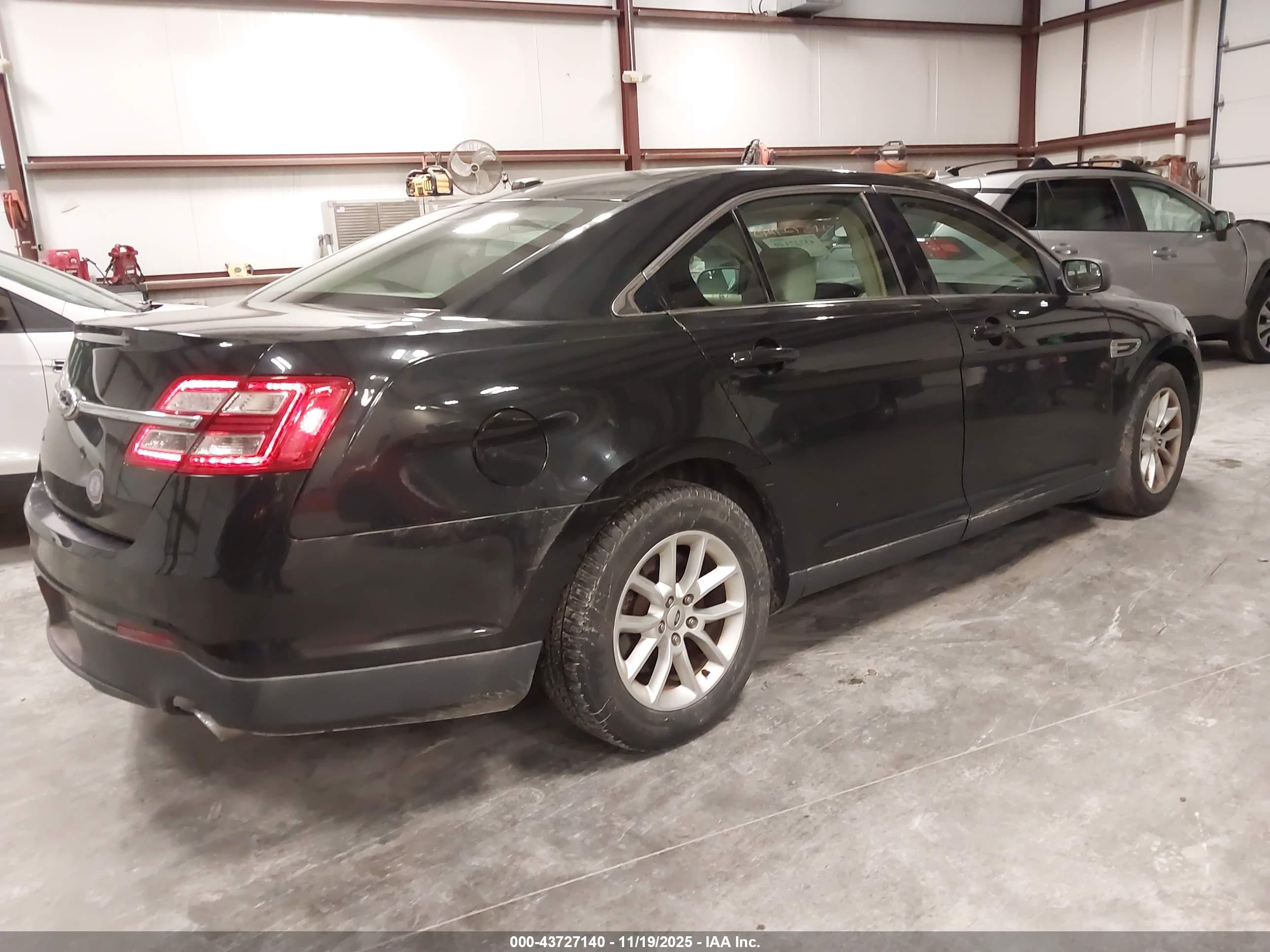 FORD TAURUS image 4