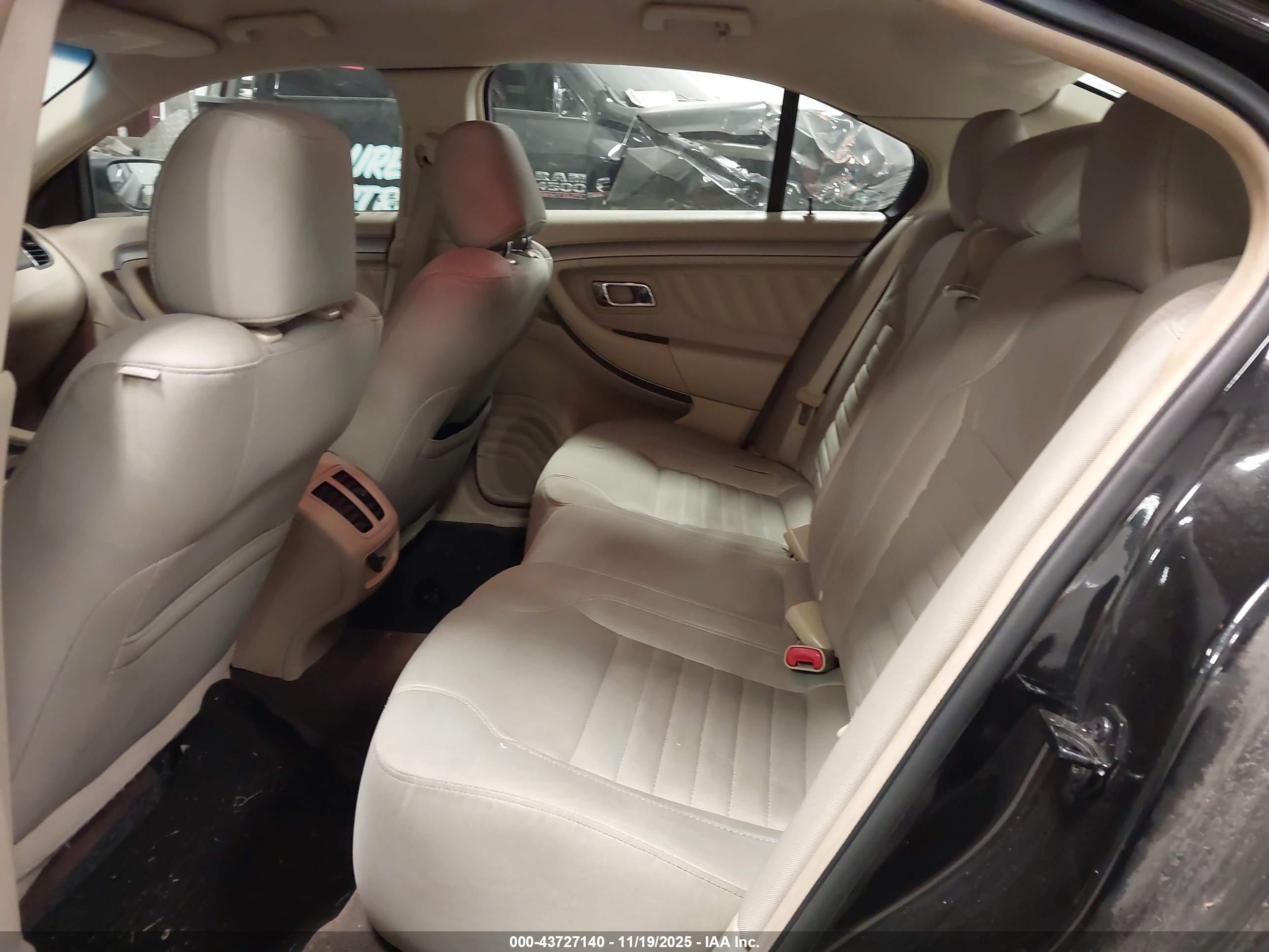 FORD TAURUS image 8