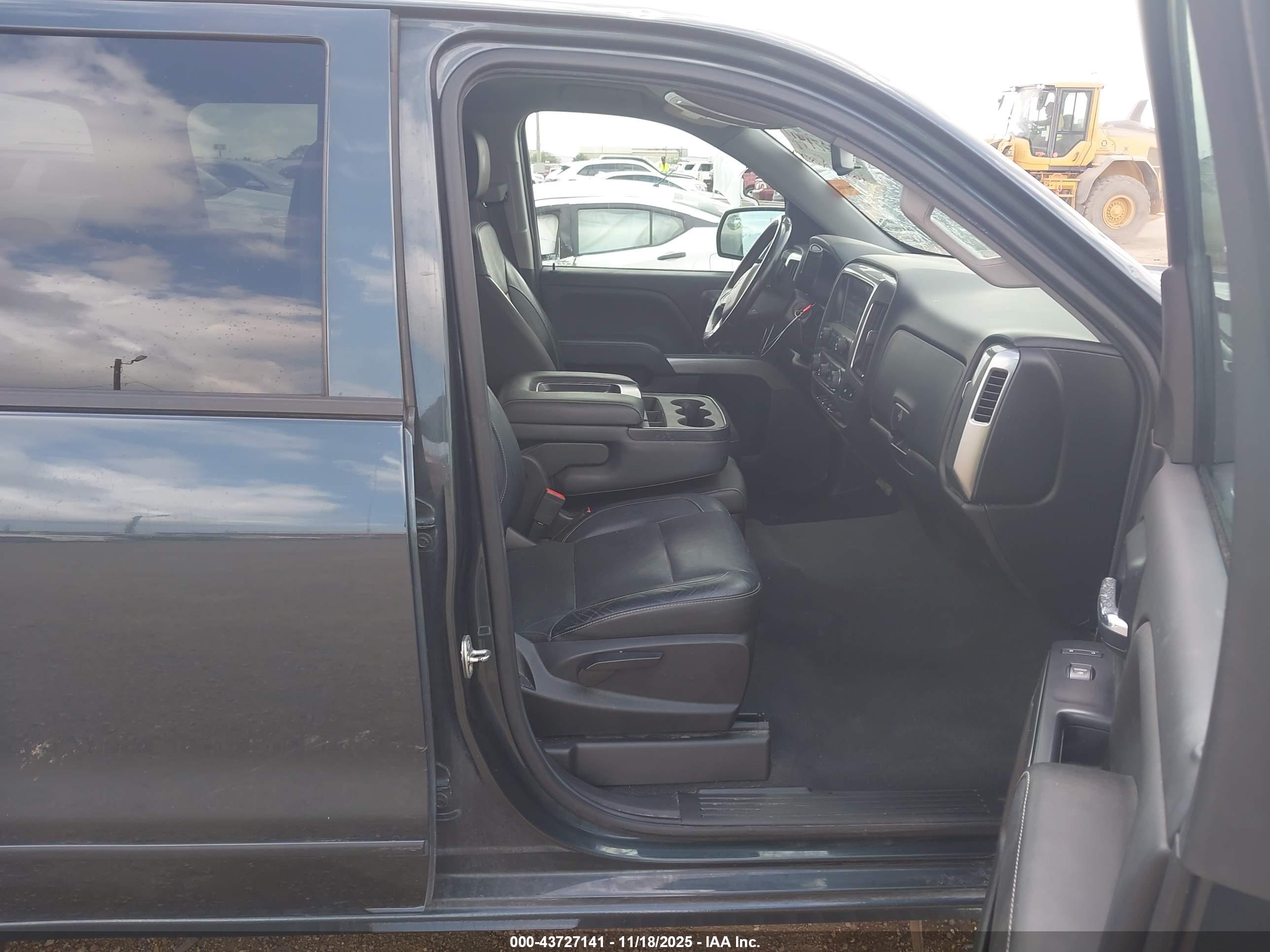 CHEVROLET SILVERADO image 5