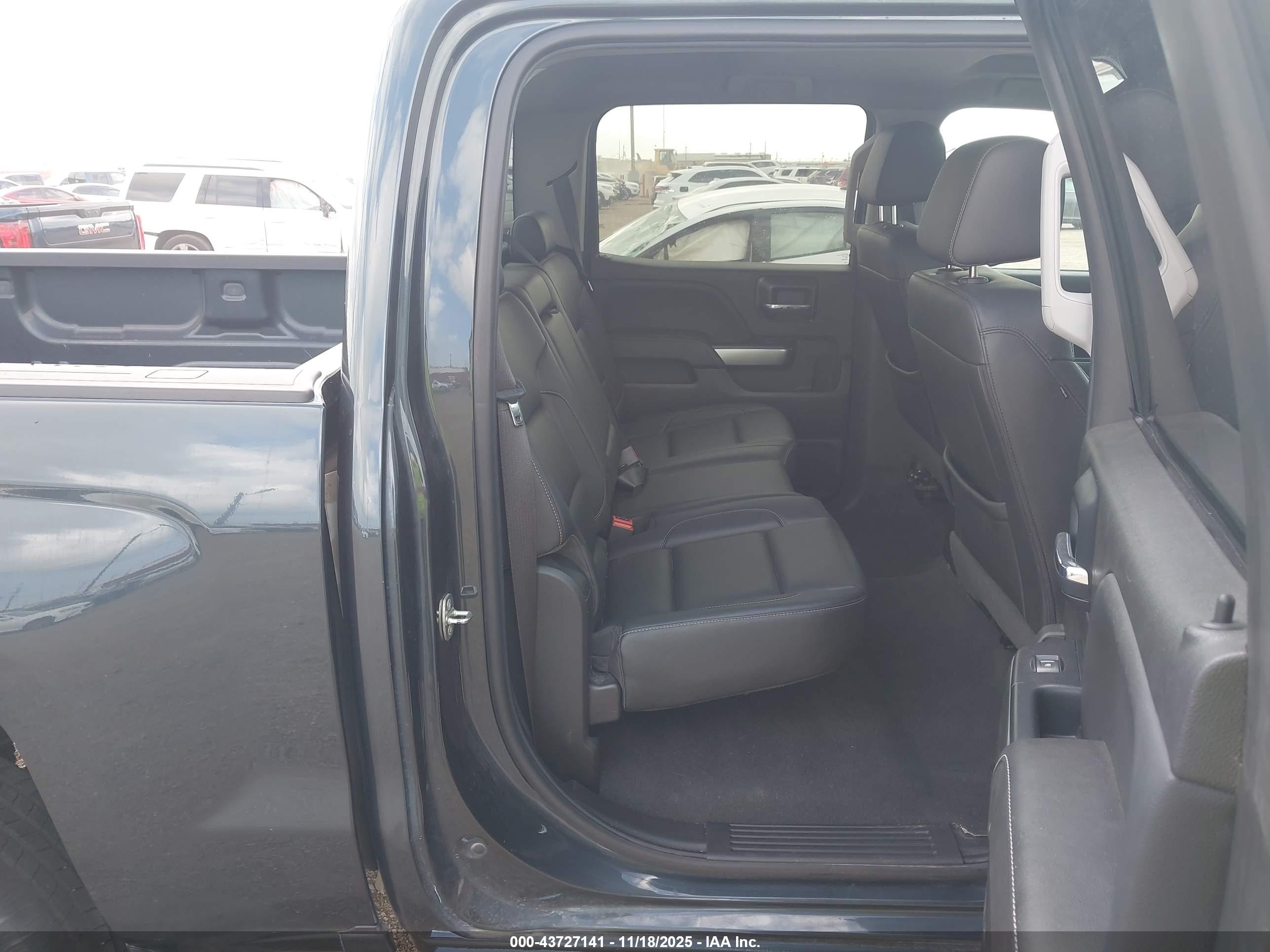 CHEVROLET SILVERADO image 8
