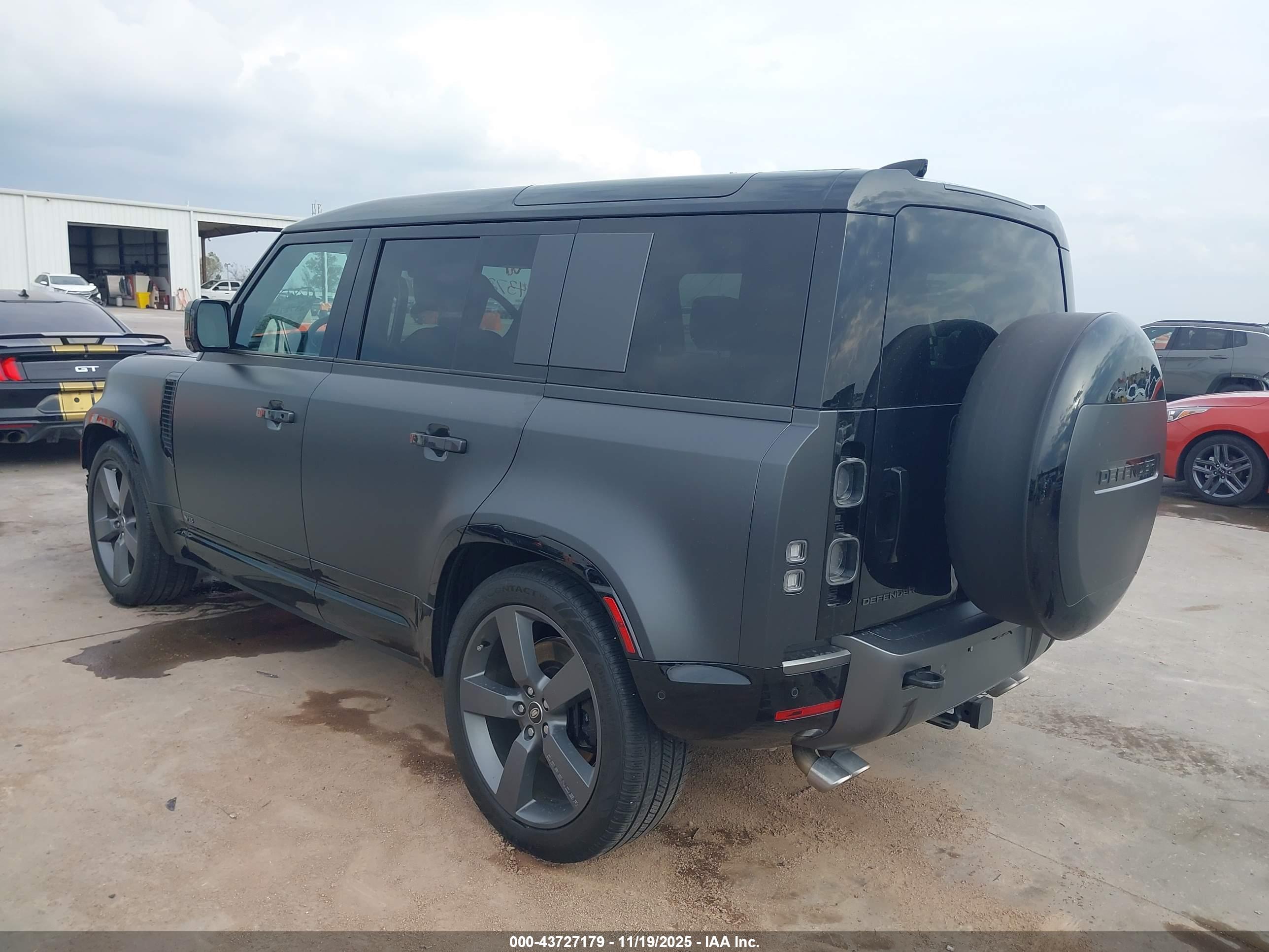 LAND ROVER image 3