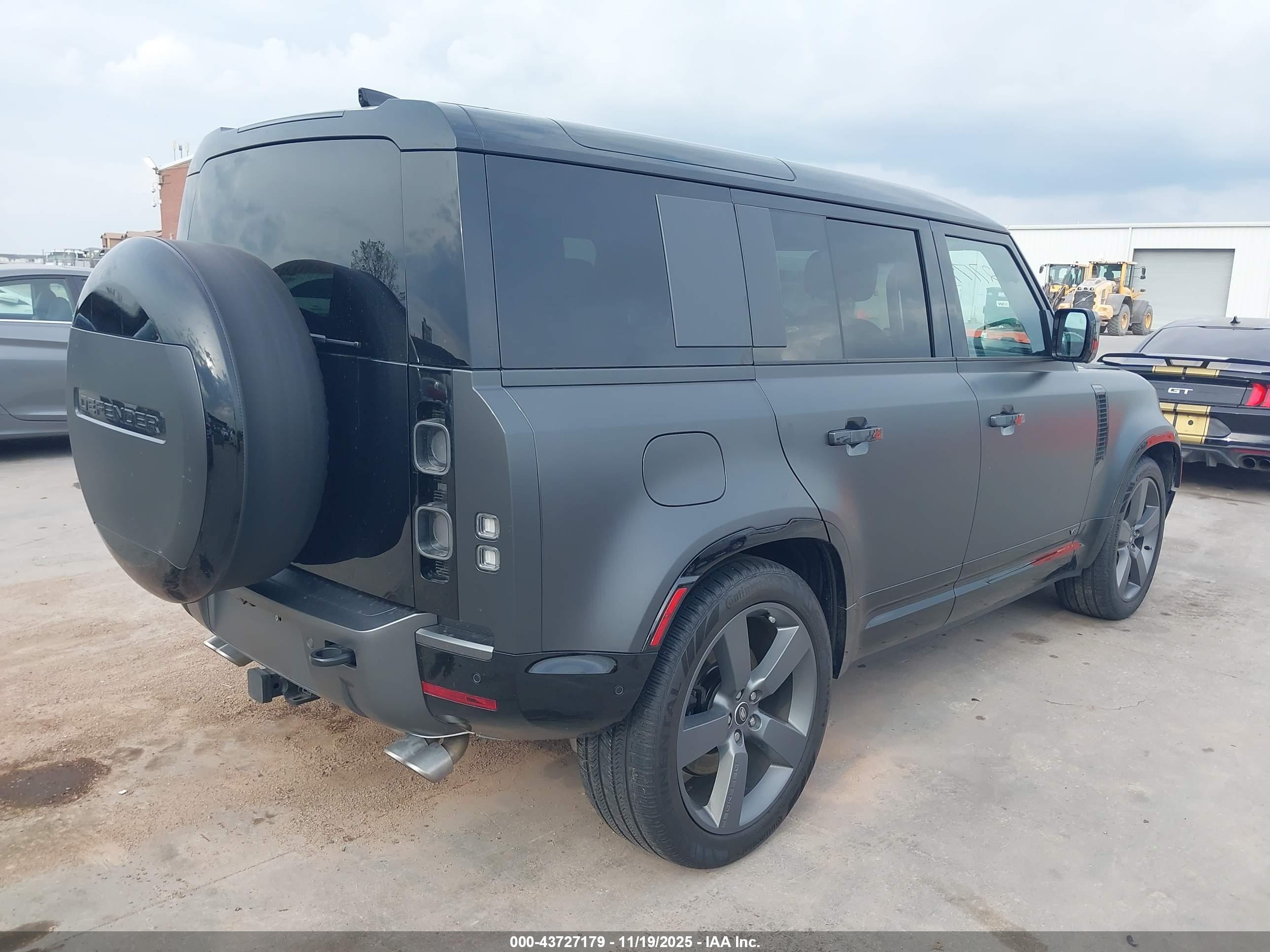 LAND ROVER image 4