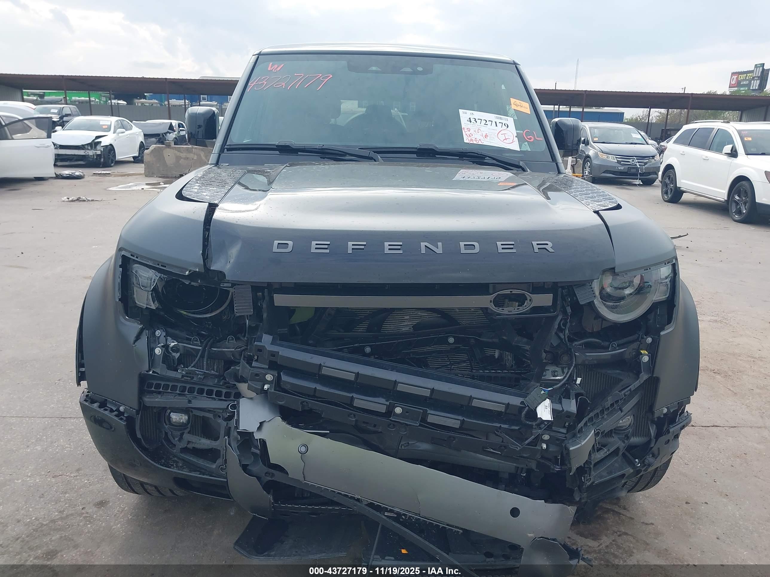 LAND ROVER image 6