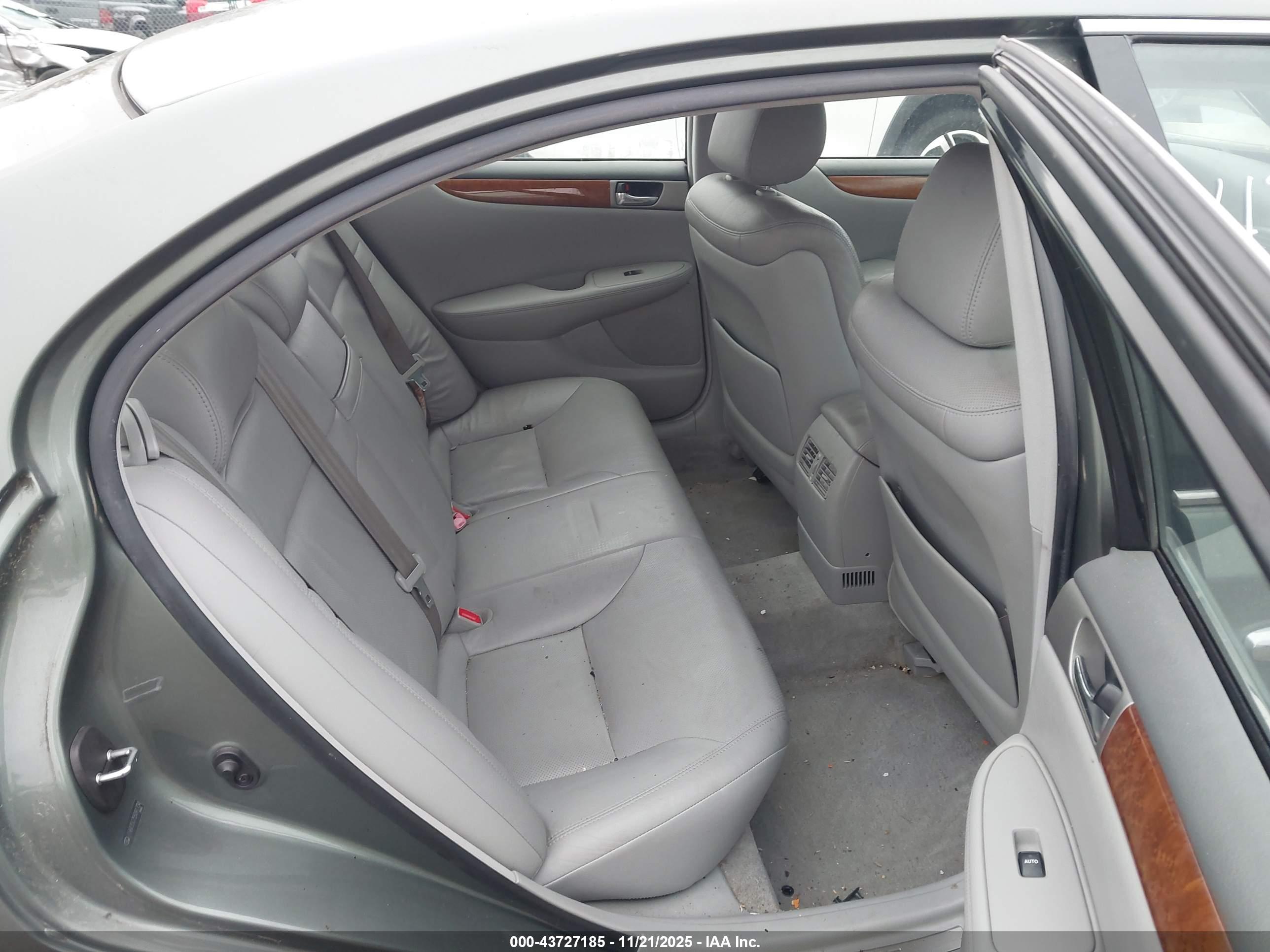 LEXUS ES image 8