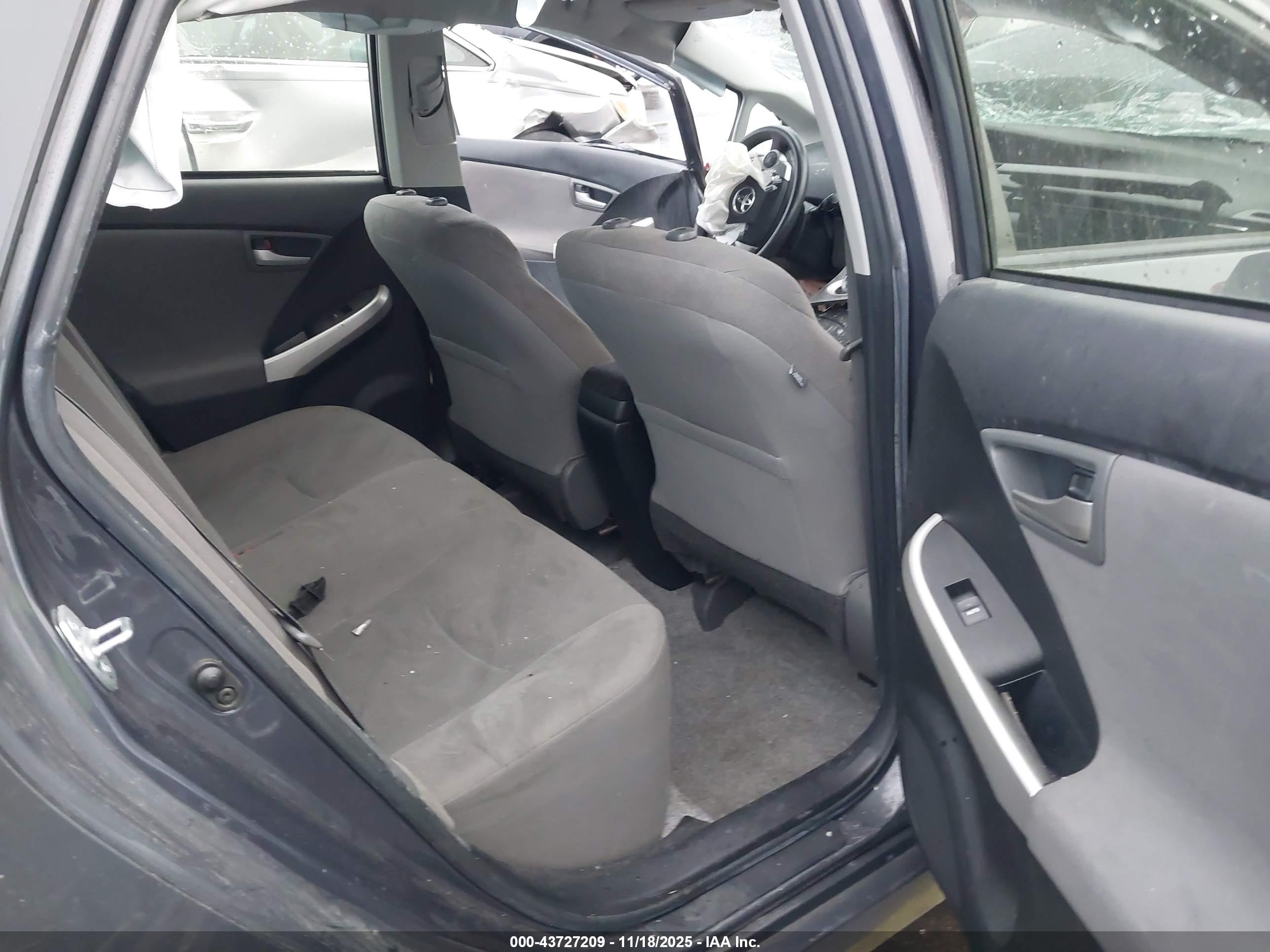 TOYOTA PRIUS image 8
